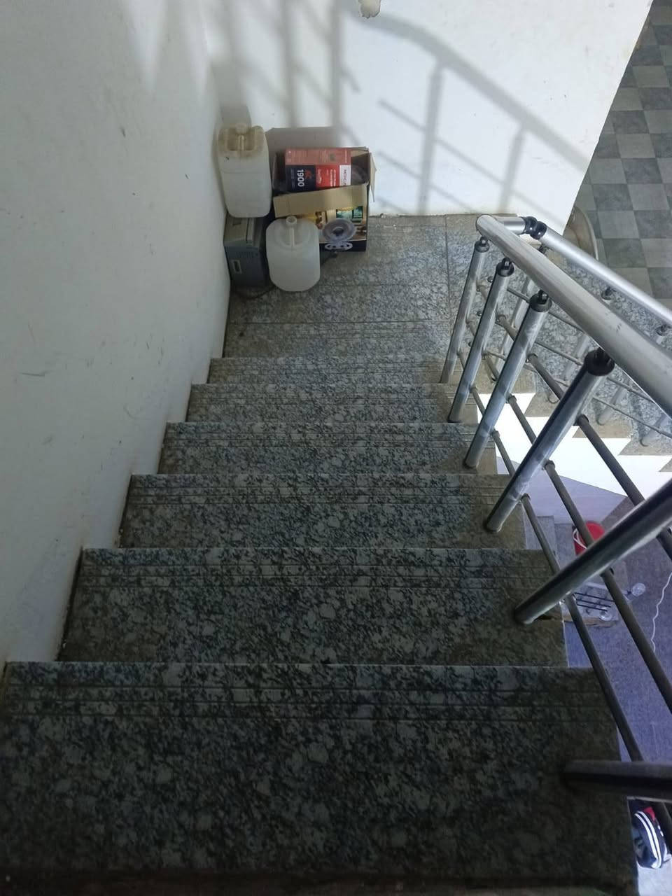بيت للبيع حي العامل  منطقه السابعه مساحة   125 م واجهه 6 نزال 20  طابو صرف  طابقين بناء حديث 🏠  الطابق الأرضي يحتوي على غرفة أستقبال  + صاله  كبيرة + مطبخ حر وبارد + غرفة نوم +حمام  عدد 2 الطابق الثاني غرفين نوم +صالة +حمام
ويحتوي على برج انترنت  للتواصل والاستفسار  واتساب  ‏‪على الرقم ***********
