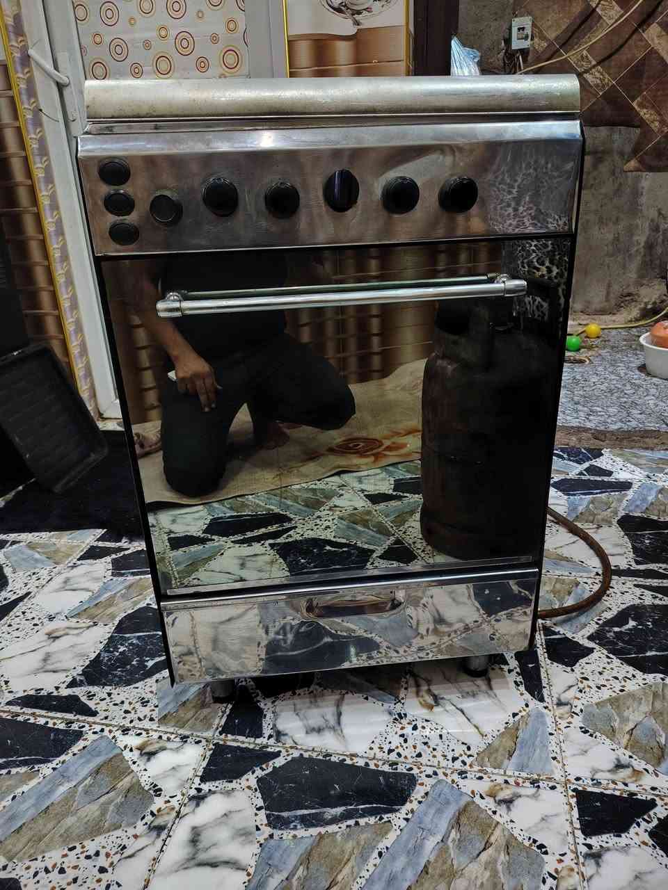 طباخ ٤ عيون وفرن اخو جديد
عالفحص سعر ١٠٠
الشعب حي البساتين
***********
