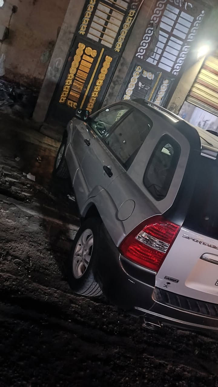 سبورتج 2008 كفالة عامة 
 مكينة ستة سلندر v6جديدة 
تبريد ثلج 
شاشة 
بلوتوث
كامرة 
مكينة كير كفالة حدادية جديدة تايرات نضيفة 
فور ويل دفع رباعي 
السعر 118
رقم بغداد
مكانها كوفة 
***********
