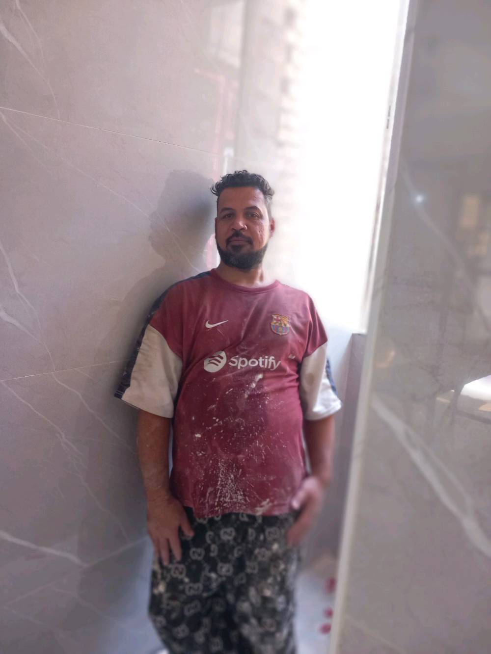 سلام عليكم اي شخص محتاج خلفة سيراميك متواجد كادر كامل وتساب مخابرة موجود ***********