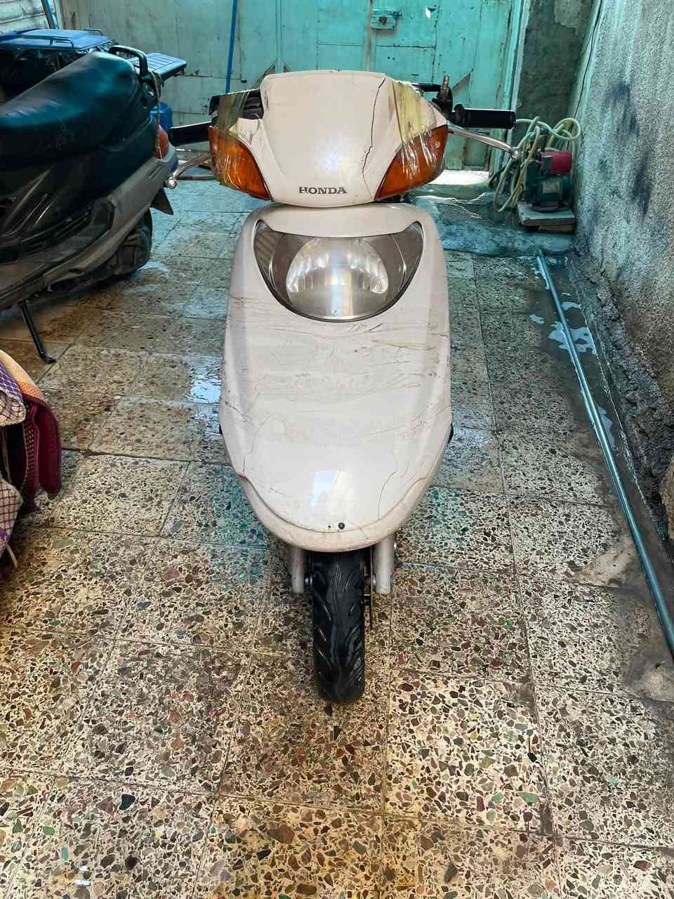 سلام عليكم دراجه سبيسي نضيفه مابيها اي مشاكل سلف هندر كهربائيات اشاير دراجه شغل ماواكفه دراجه سعر (٣٠٠) وبيها مجال بغداد الحريه    ***********
