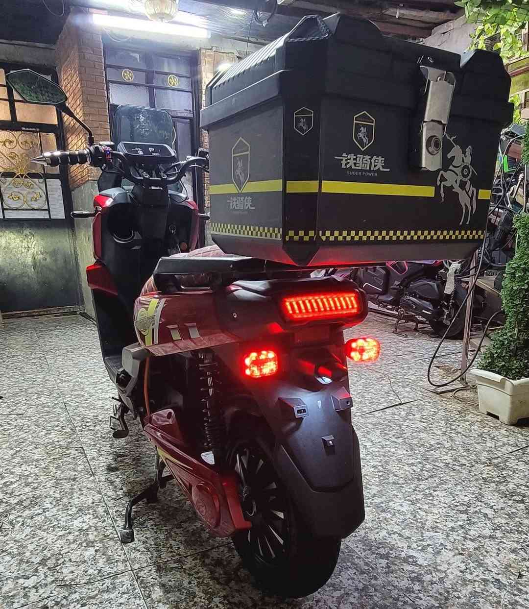 السلام عليكم..أباتشي وكالة. MTR... بطاريه ليثيوم _60 _ امبير ..السرعه الفعليه _85_K...عدد التحويلات 1..2..3..R...سويجين ..بصمتين..كارتين تشغيل ...جهاز مانع سرقه وتشغيل عن بعد. مخرج شحن _USP_ ...شاحنه ذكيهتدعمالشحنالسريعوالأيقافالذاتيعندامتلاءالبطاريه...وما ننسه الدراجه وتر برو ....السعر (مليون و300) قفل ...مكاني بغداد الشعب قرب محكمة الشعب الجديده على الشارع العام الشراي يتصل...***********...واتساب موجود
