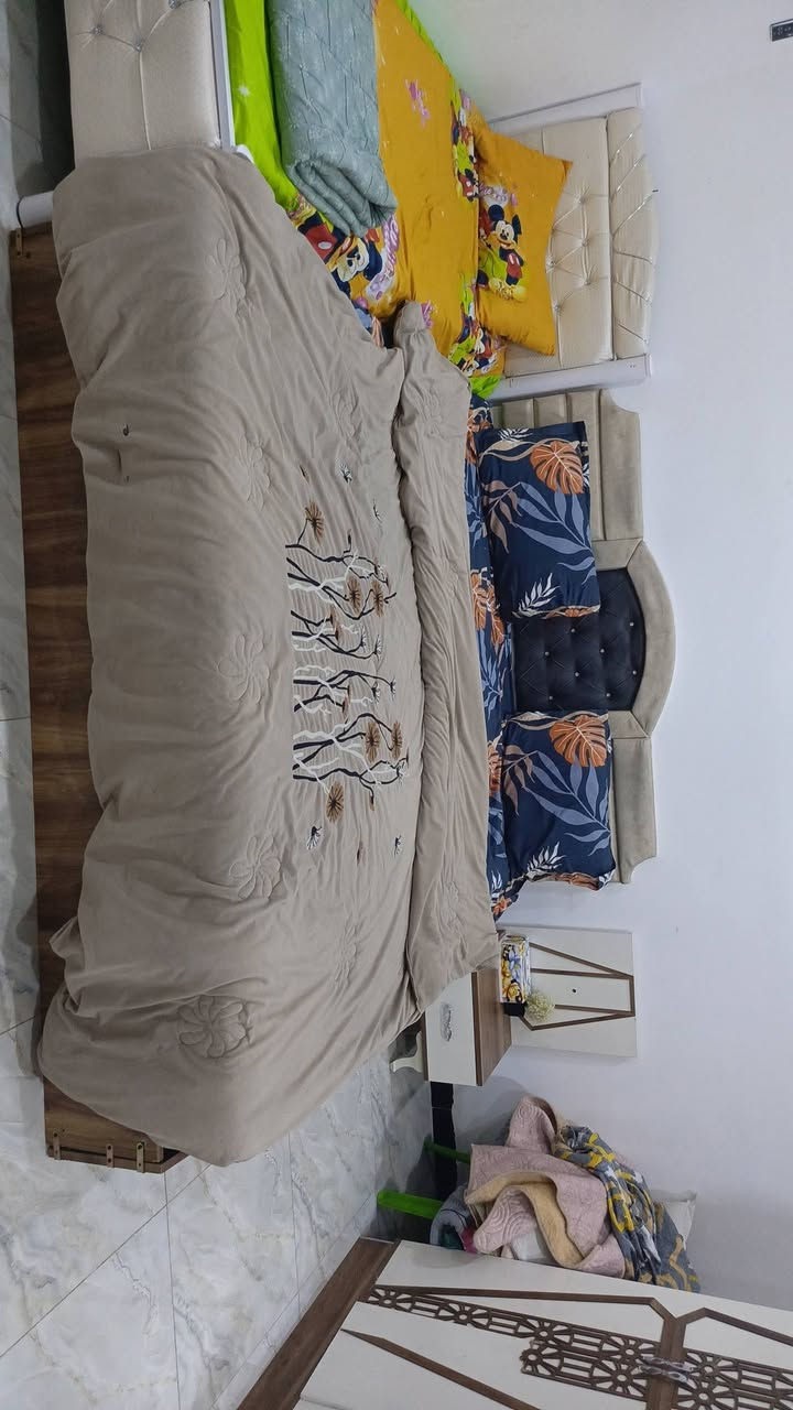 غرفه نوم ٥ قطع نظيفه السعر ٣٠٠ واتساب ***********
