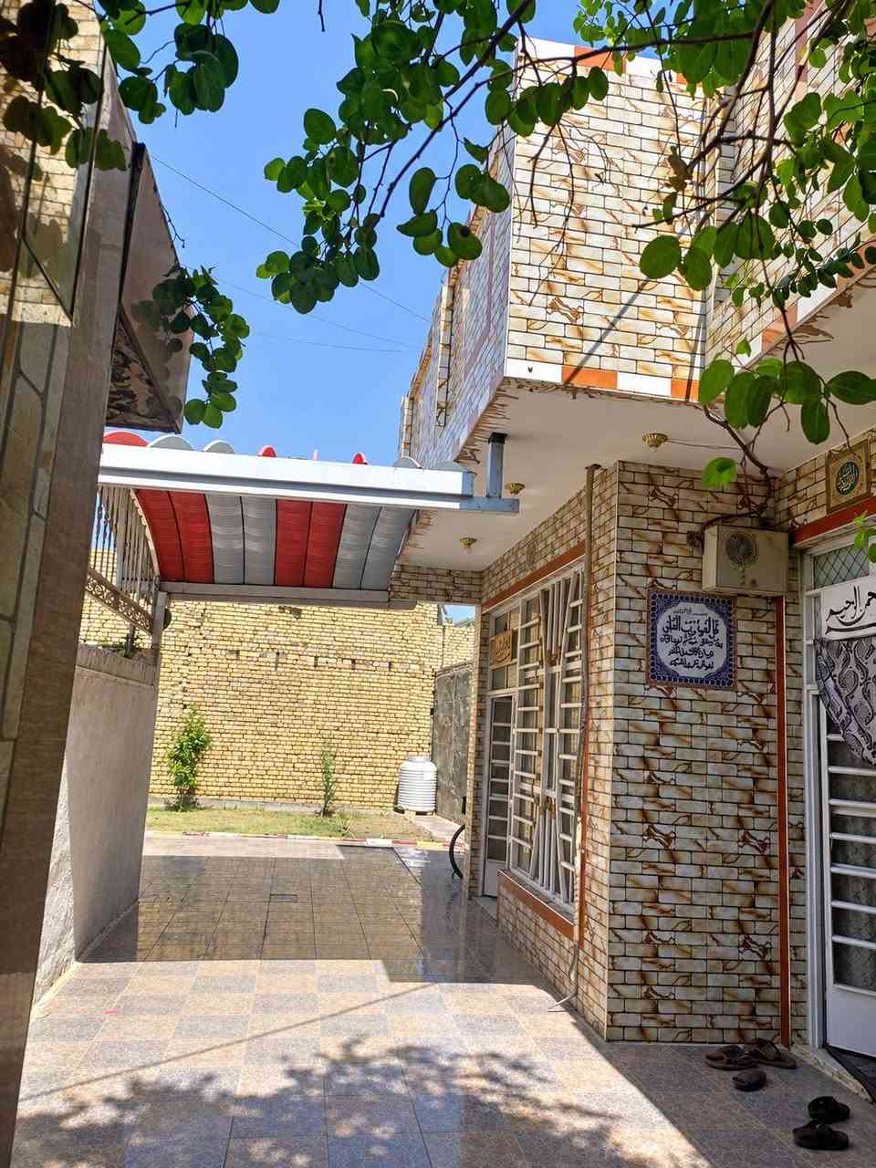 بيت للبيع طابو زراعي مساحه 350 متر واقع حال  بيت نظيف كامل مكمل بناء جديد  مابي نقوصات العنوان  الداينيه شارع المكتبه للاستفسار اكثر و معرفه السعر اتصل ع الرقم ***********
