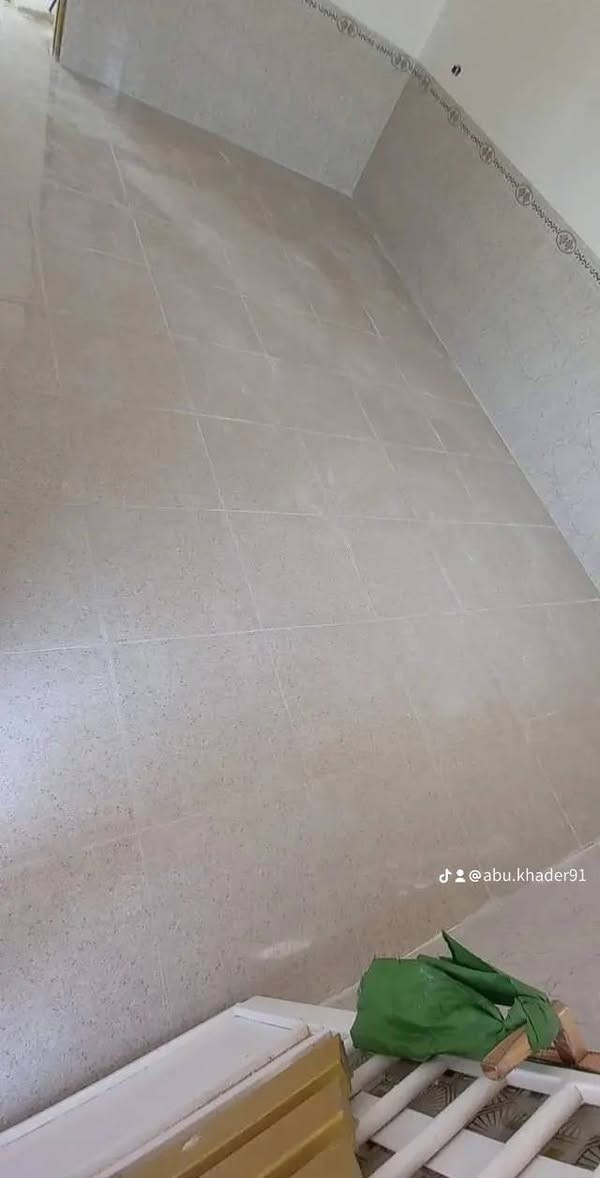 خلفه سيراميك المتر 4000 عملي ديالى خالص كل مكان تصل اجيك الباب الدار وعمل اللي ما يعجبك يتحمل كافه مسؤوليه العمل ***********
