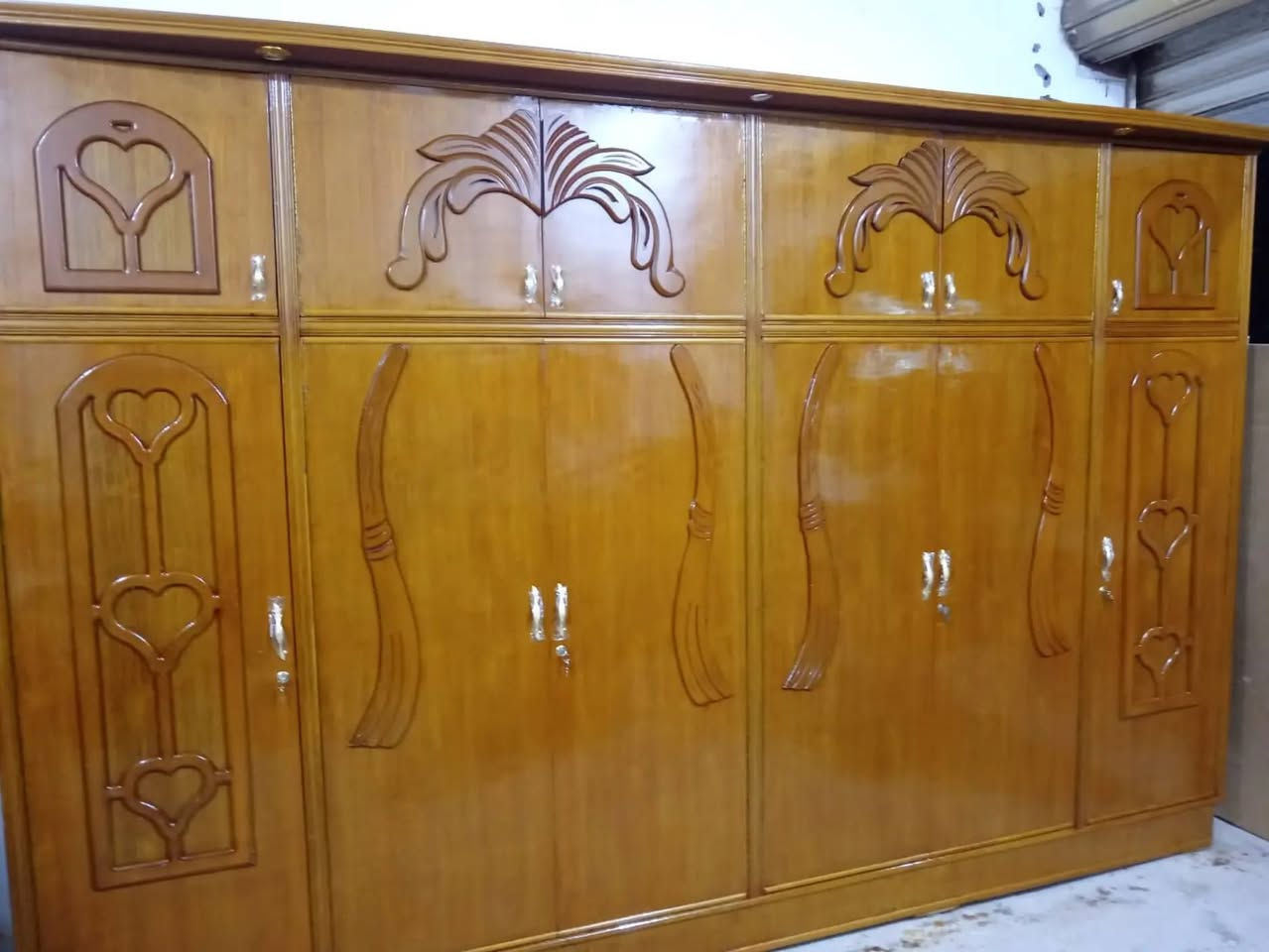 غرفة ام 6قاطين صاج داخل وخارج نجاره تزكام نضافه داخل وخارج شراي استفسار اتصال ***********
