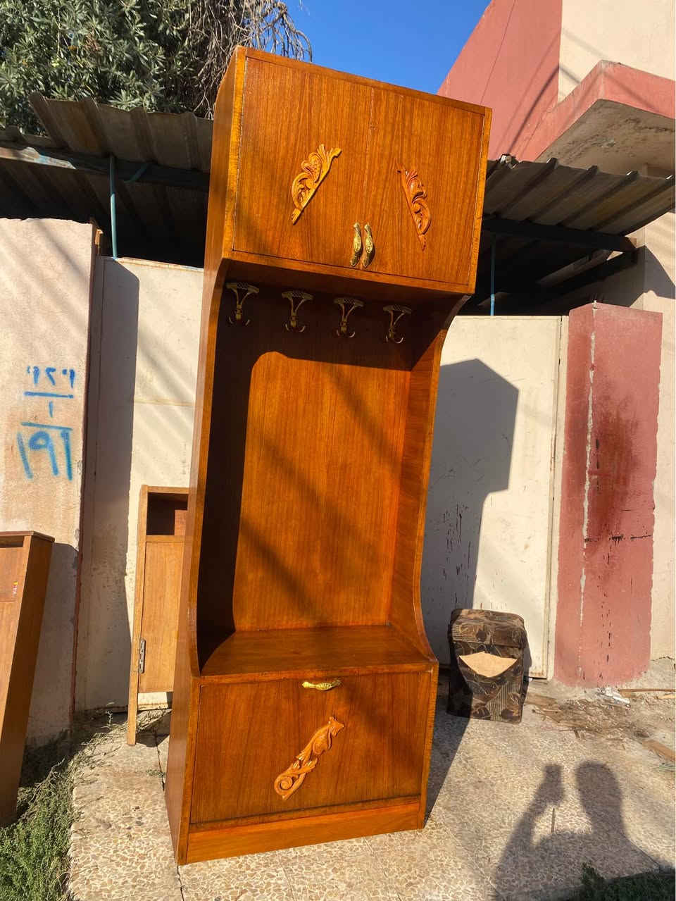 زاوية ملابس • نظيفه جدا • موصل