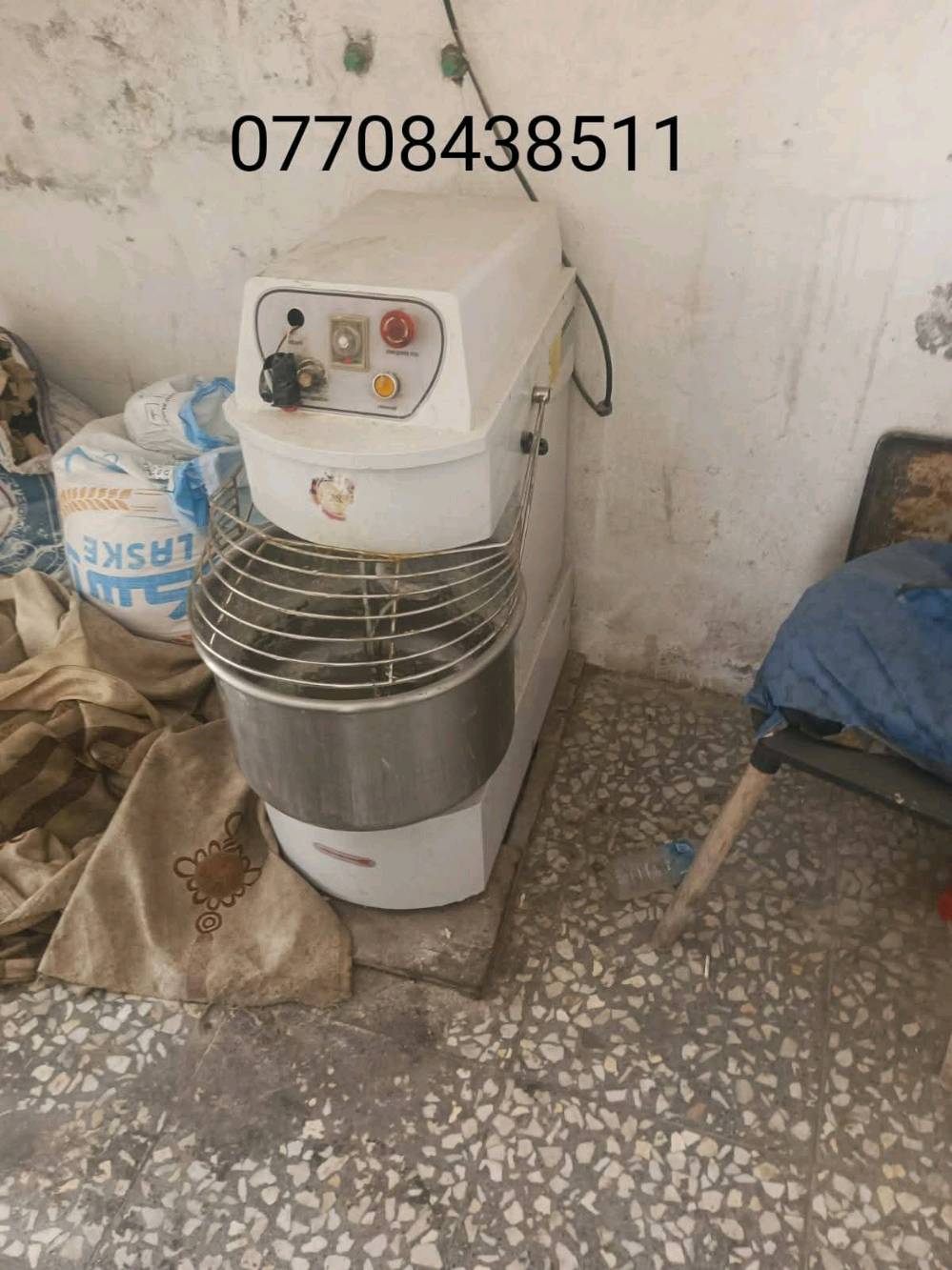 غراض فرن كامله (عجانه سعه عشرين كيلو +فرن خانه وحده كبير+خماره+عشرين طاولي +تزكاه عدد اثنين صغيره +عارضه +مجمده صغيره+ ثلاجه صغيره )الموقع بغداد -الخطيب الزراعي للتواصل على الرقم ***********