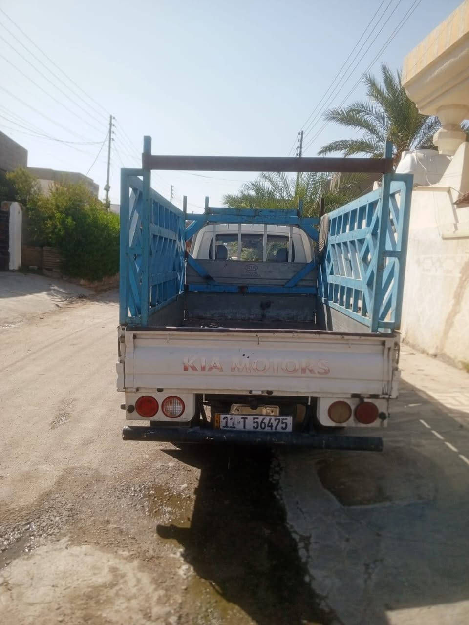 السلام عليكم كيا عموشا 2700 بغداد رقم انكليزي  بسمي السياره كير محرك اكسل شاصي تخم تاير امامي خلفي كله جديد تبريد كله فول ومكفول فقط باب السايق مصبوغ بدون ضربه اثر جراد مكاني بغداد ابو غريب للاستفسار الاتصال على الرقم *********** غير متواجد عل فيس
