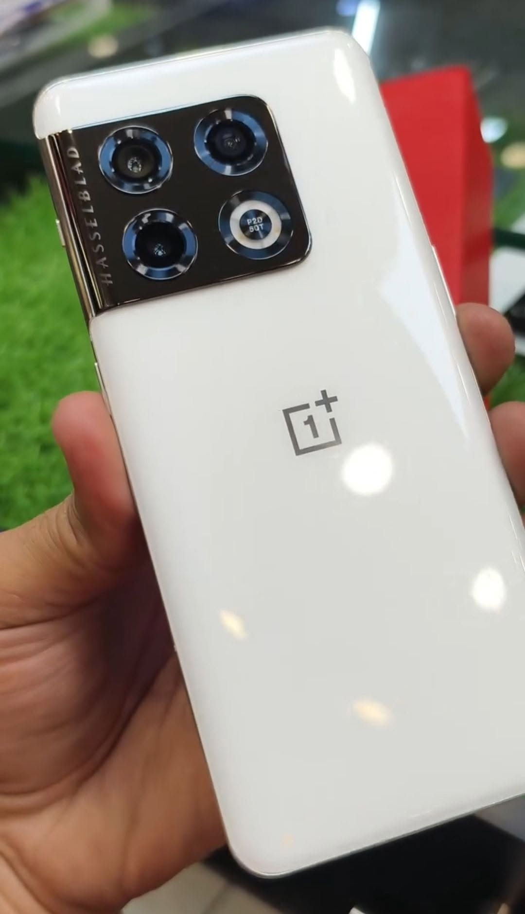 OnePlus 10 pro 5 G Dual sim
Rom 512 / Ram 24 / Oxygen Os 15  

جهاز نادر و جديد جداً بحالة الوكالة و بدون اي اضرار او شخوط . وياه سماعات ون بلص بدزر برو لون ابيض و شاحنة و گفرين ماركة نيلكن . 

مكاني الموصل ، الجاد بالشراء يتصل و اني بخدمته . توصيل ما عندي .  ***********

