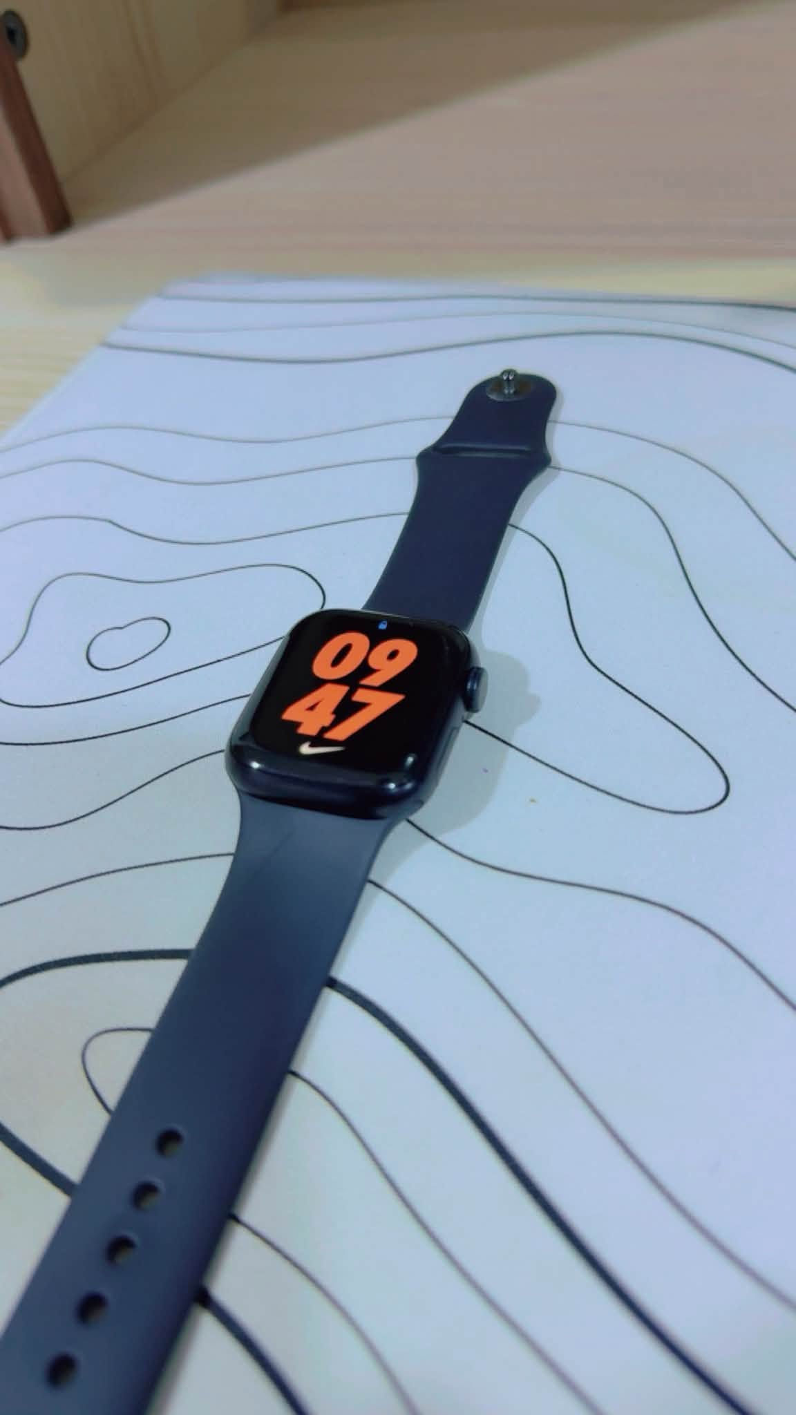 Apple Watch Series 9 GPS
ابل واتش سيريس 9 تحديد موقع  
الساعة أخت الجديدة واستعمال جداً جداً قليل، ونظافتها 99% كدام عينيك
الموديل: Apple Watch Series 9 GPS
• المعالج: معالج S9 الخارق (أسرع وأسلس أداء)
• ميزة النقر المزدوج (Double Tap): تحكم بالساعة وبالمكالمات بحركه الاصبع  بدون ما تلمس الشاشة.
• اللون: Midnight (منتصف الليل - كحلي غامق ملكي) 
• حجم 41mm
• ⁠مع سيرها الاصلي الكحلي الغامق 
• الذاكرة: 64 جيجابايت
• نسبة البطارية: 98%
مكاني بغداد 
للتواصل ***********
