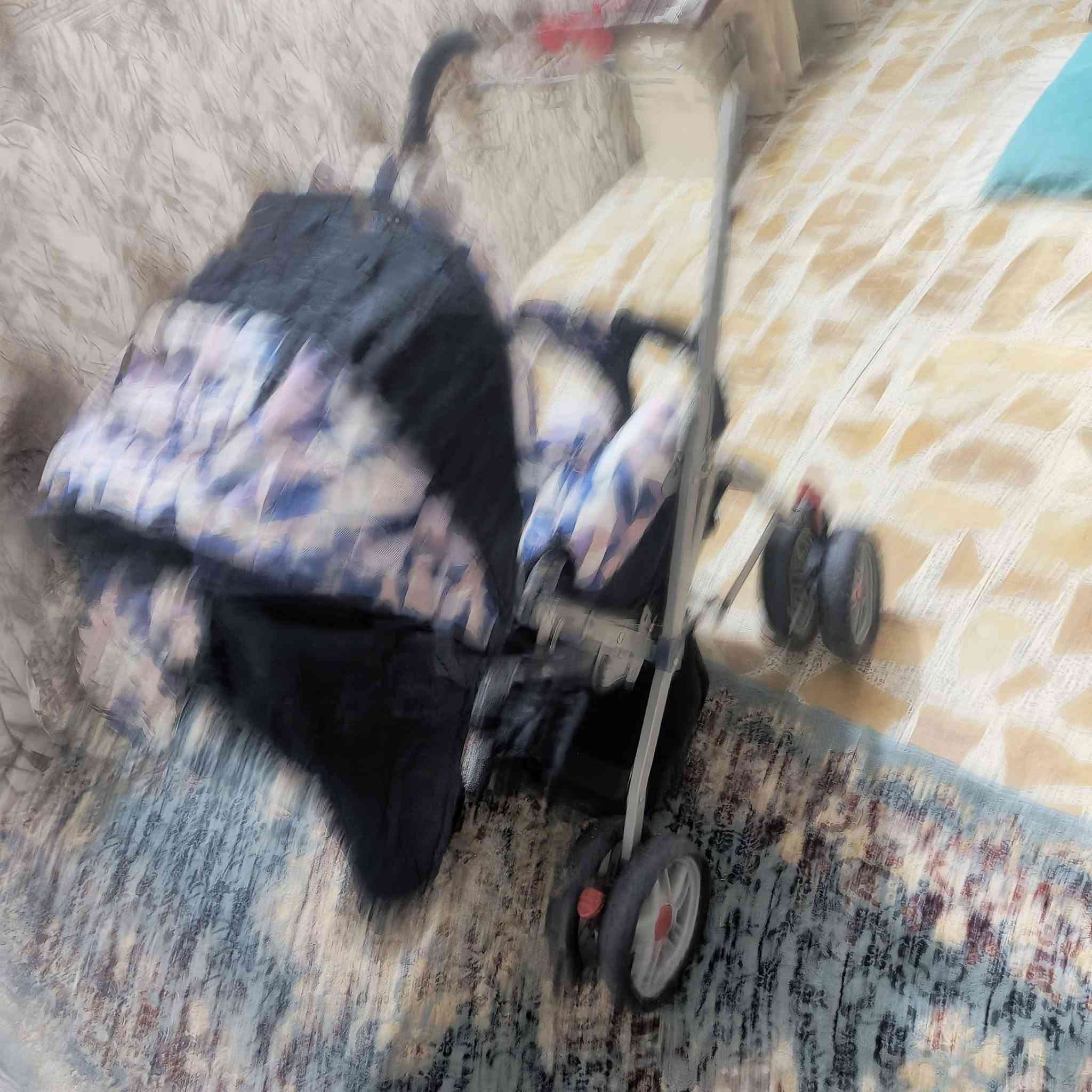 عربة طفل • قليلة الاستعمال