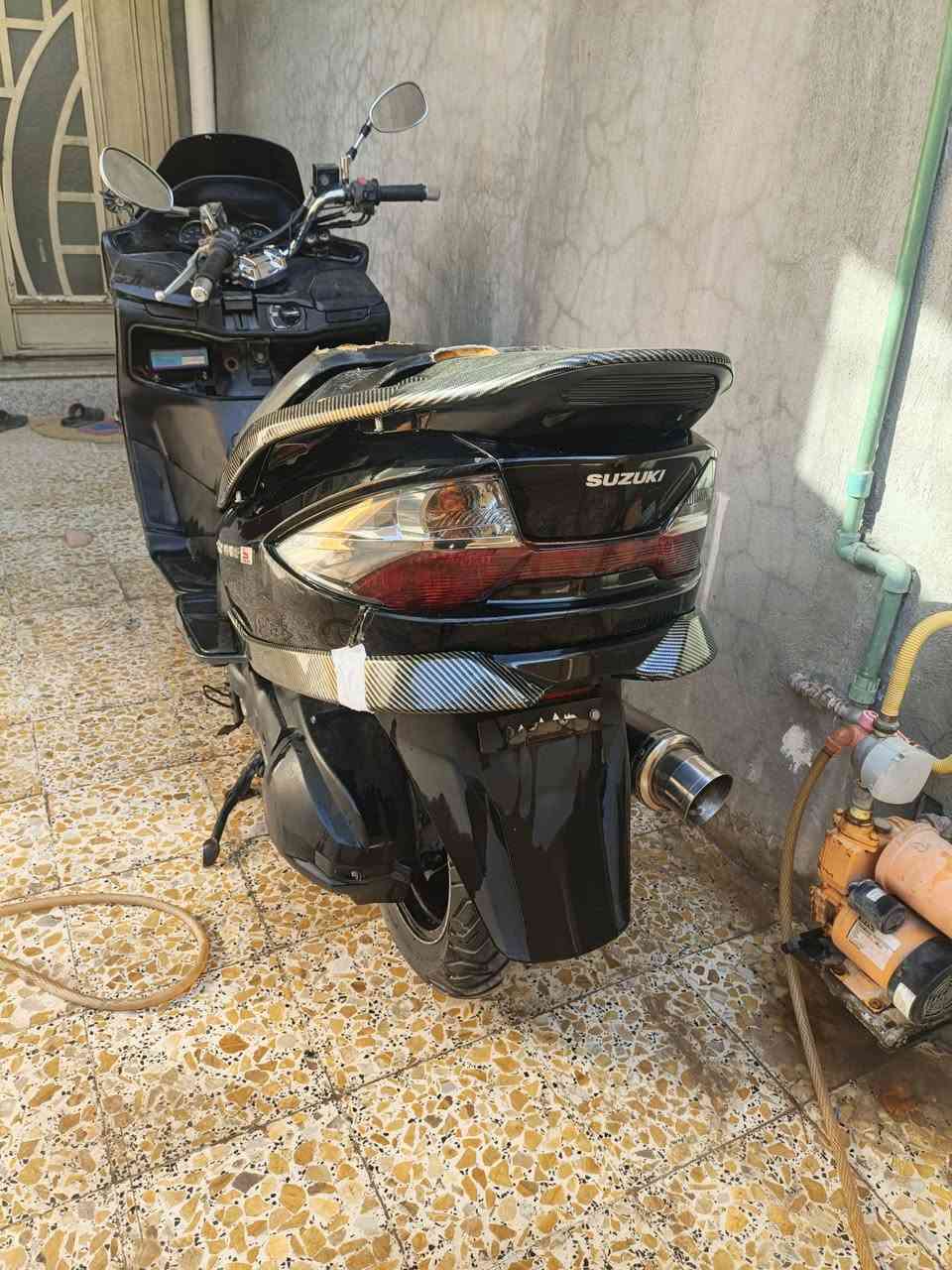 سلام عليكم سكاي ويف 250 بصمه فئة ال S الدراجه شغاله ما بيها شي بس تفقد شحن الباتري ما اعرف ليش مكينه خير من الله و الدراجه نظيفة صالنصه رياضي نوزل جديد شاد الها باتري جديد تاير خلفي جديد 
مكاني كربلاء ***********
