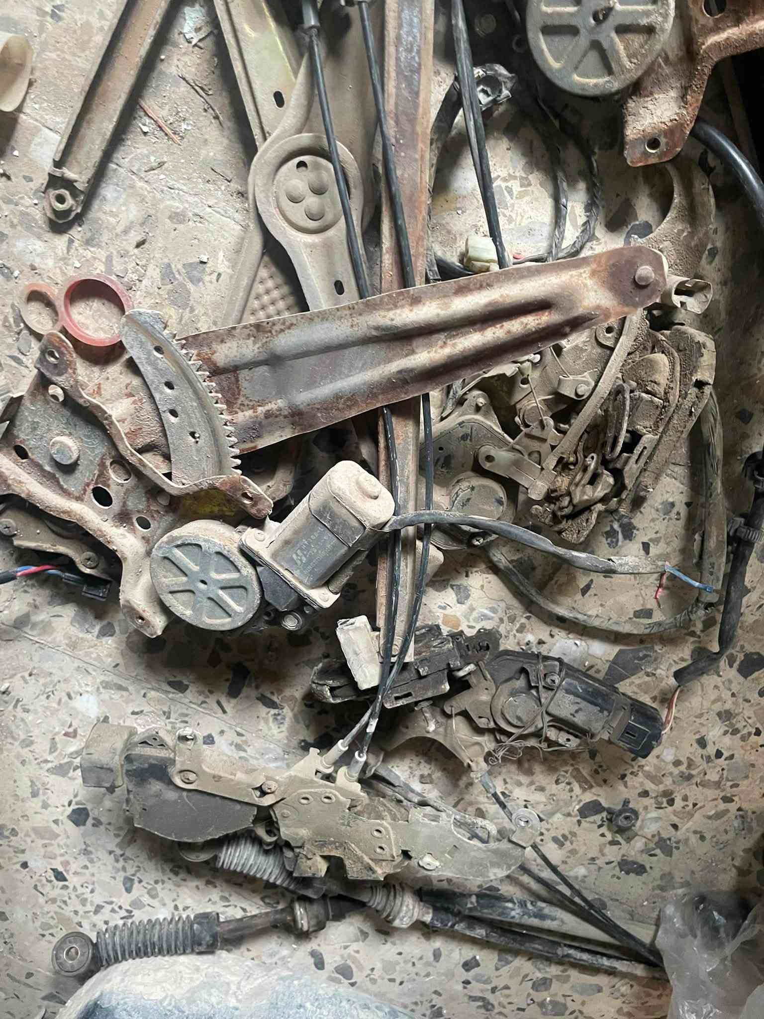 السلام عليكم من رخصه مدير الكروب ادوات جيلي ام كي ٢٠١١ شتريد موجود جامه خلفيه صالنصه تانكي دكشن عينه وصينيه عنبار بريك وبريشر عنبار كلج بيبان جاملغات تنته قمارة حاجه نضيفه يوجد توصيل للحجز واتساب ***********

