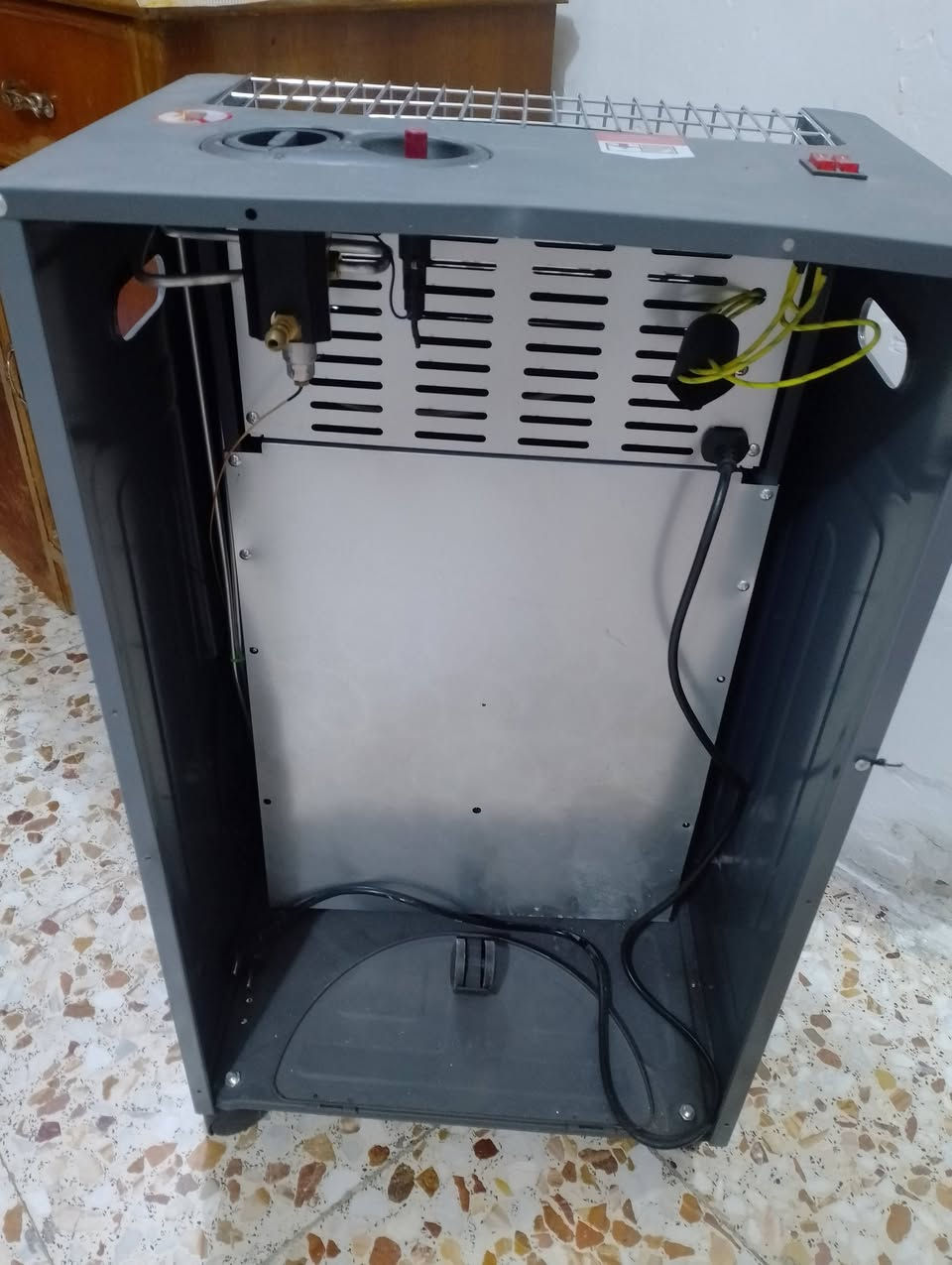 سلام عليكم غراض لبيع بغداد حي العامل الخاص مفتوح وهاذ رقمي بي واتساب ***********

