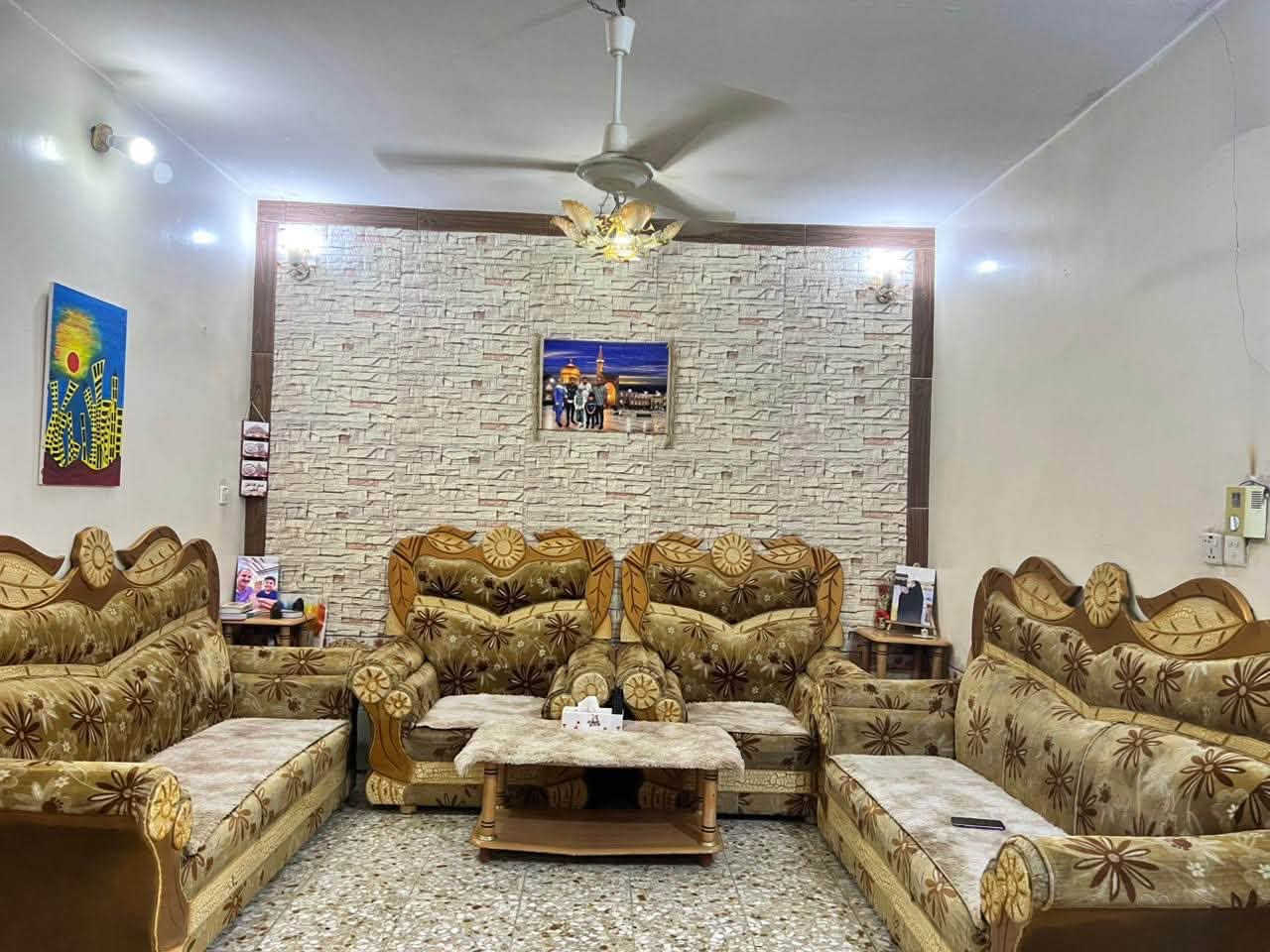 سلام عليكم ..
البيع : بيت ركن طابو زراعي سند 25.
يحتوي : غرفتين 5x5 و استقبال 4x6 ومطبخ 4x5 ومجموعة صحيات داخليه وخارجيه ومخزن ومنور داير البيت .
بناء : طابوق كامل شينمان .  
موقع : بستان فليح سبتي فرق شارع عن حي عسكري الشرقي .
سعر : 68 وبي مجال للشراي .
تواصل واتساب ‭***********
