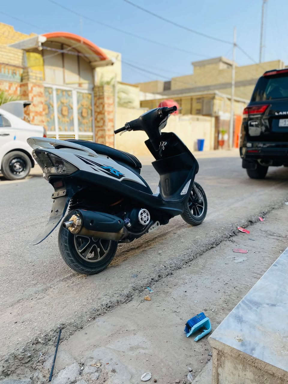 السلام عليكم دراجه للبيع أو مراوس ب اربع كير حسب القناعه ماكس عدله طلعناه من حاويه وزودنه عليه تزوديد بلادي اصل محرك ٥٥ شيال رياضي ويل صليب صالنصه صجميه نيكل داجه جديد سعر٩٥٠ وبي مجال مكاني نجف ‭***********‬
