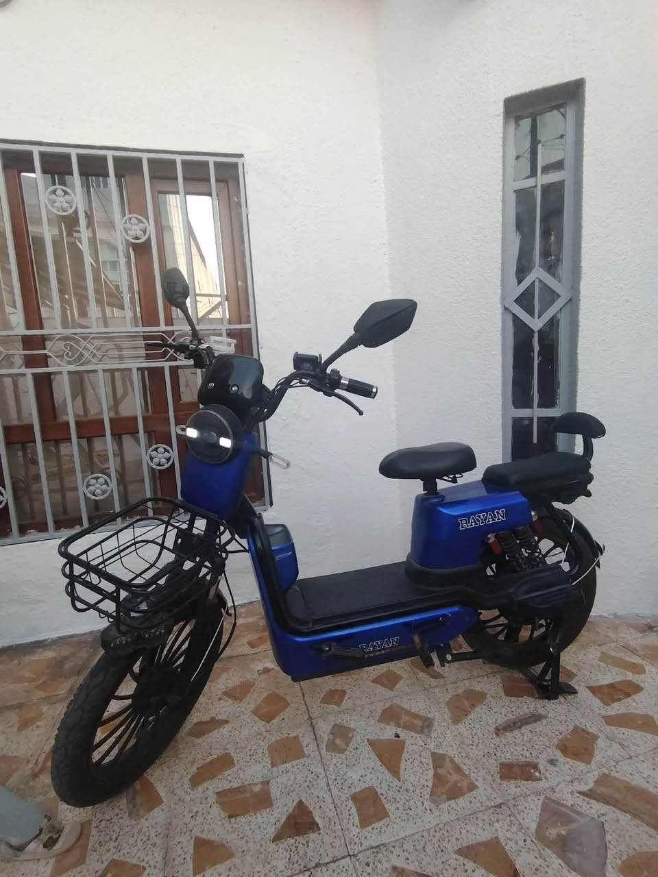 🛵 دراجة كهربائية RAYAN للبيع
🔵 حجم 20
✨ نظيفة ومرتبة جدًا
🔋 البطاريات نص عمر وتعمل بصورة جيدة
⚡ جاهزة للاستخدام
🧺 سلة أمامية + مقعد خلفي
💙 اللون أزرق

💰 السعر: 300 ألف دينار نهائي

📍 الموقع: [كركوك حي العلماء]
📞 ***********
