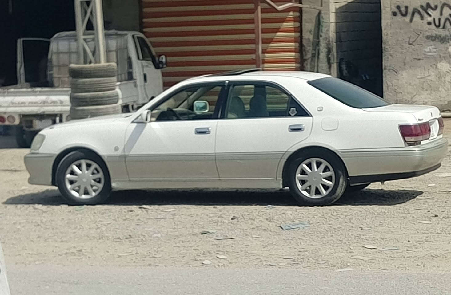كراون ٢٠٠١ • محجل خضراوي • مكينة ٢٥٠٠