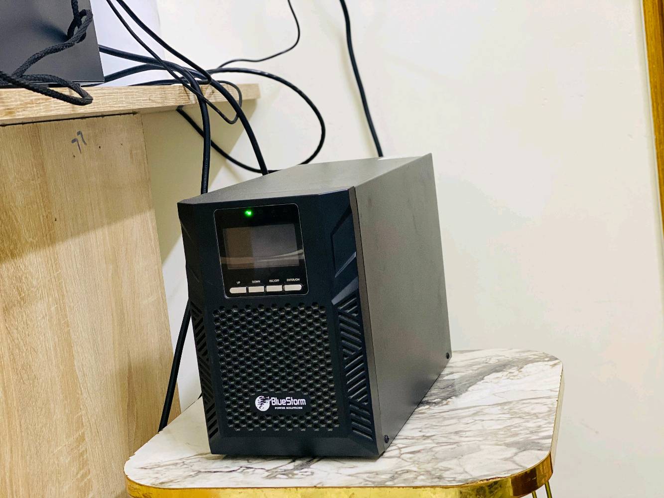 🔥 تجميعة قيمنق متكاملة للبيع (PC + شاشة ASUS + جهاز UPS) 🔥
تجميعة جاهزة ومثالية للألعاب القوية (PUBG، GTA V، وغيرها) والتصميم والمونتاج، مع حماية كاملة من انقطاع الكهرباء.
💻 أولاً: مواصفات الكيس (PC Gaming)
المعالج (CPU): Intel Core i5-12400F
كرت الشاشة (GPU): Gigabyte RTX 4060 Eagle (يدعم تقنيات DLSS 3 وتتبع الأشعة)
الرام (RAM): 16GB DDR4 (3600MHz) T-Force
اللوحة الأم (Motherboard): MSI H610
التخزين (SSD): Lexar 1TB SATA3
مزود الطاقة (PSU): Aerocool 650W
الكيس (Case): Antec NX292
🖥️ ثانياً: الشاشة (Monitor)
الشركة والموديل: ASUS TUF Gaming
نوع اللوحة: IPS بألوان ممتازة وزوايا رؤية واسعة
الدقة: Full HD (1920 × 1080)
معدل التحديث وزمن الاستجابة: 144Hz - 165Hz مع استجابة 1ms ودعم تقنيات G-Sync / FreeSync
🔋 ثالثاً: جهاز UPS (منظم ومزود طاقة)
الشركة: BlueStorm Power Solutions
المميزات: شاشة LCD لعرض نسبة البطارية والجهد، مع نظام منظم جهد تلقائي (AVR) لحماية التجميعة من تذبذب وانقطاع الكهرباء.
✨ الحالة: التجميعة بحالة ممتازة وجاهزة للاستخدام المباشر.
📌 السعر الكلي المطلوب: مليون ونص بي مجال
📍 الموقع / بغداد
📞 للتواصل والاستفسار: [***********]
