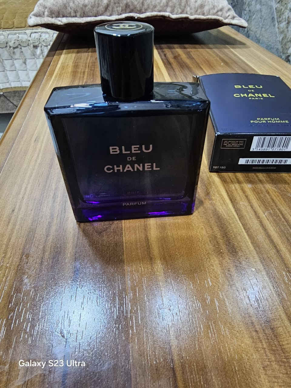 السلام عليكم حبايب عطر اجاني هدية استخدمتة فقط يومين الي يفيدة ينطي سعر شرط تستلم اصلي مو اصلي لاتستلمة ***********
