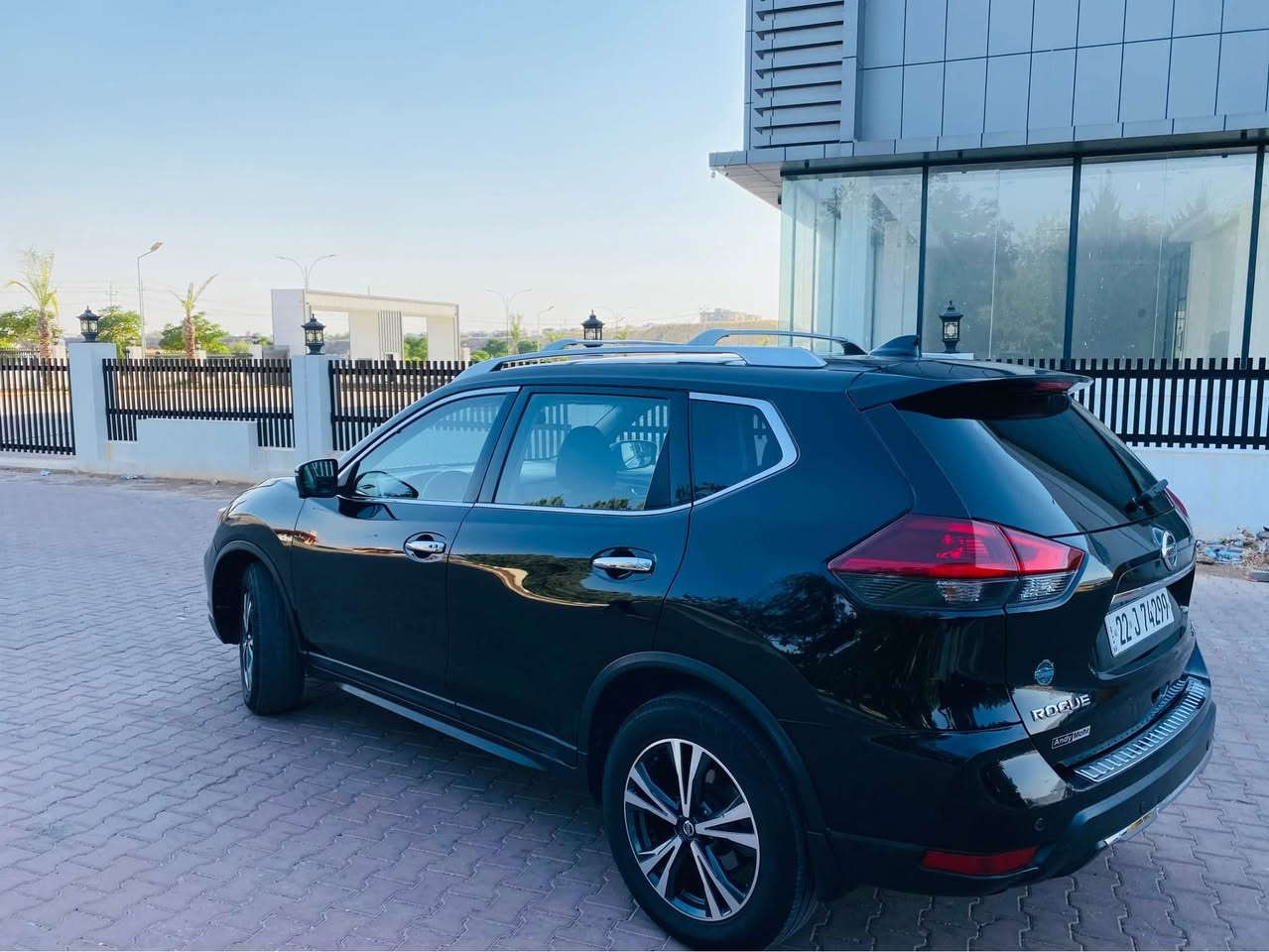 نيسان روج 
موديل 2020 رقم اربيل 
مواصفات SV AWD
فول مواصفات فقط بيدون فتحه
صبخ فقط بونند بيدون دواخل 
بيها مكانين تعديل شي قليل 
ماشيه 48 mil
سياره جديد بيدون اي مصرف 
مكان سياره عقره
سعر 145بيها مجال 
عليها 7 اوراق غرامه ينزل من سعر 
رقم بي وتساب *********** اكر, نينوى
