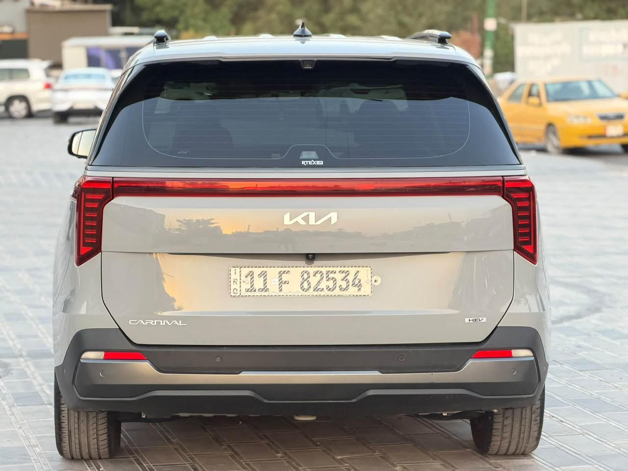 ياالله

السلام عليكم 

كيا كرنفال هايبرد 2025 SX برستيج وارد كوري 

Kia Carnival Mpv Sx Prestige 2025 1.6 Hybrid  

 

                  Hybrid حجم المكينه : 1.6 تيربو + هايبرد 

         المسافه المقطوعه : 42 الف كيلو 

  

#مواصفاتها 

1.شاشه امامي 

2.كامرات 360

3.بصمه

4. اوتوبارك تروح وتجي بالريمونت

5.ويل كب اسود

6. تشغيل عن بعد

7.حساسات خلفي امامي

8.بيبان كهرباء

9.لايتات لد

10.لايتات زنون

11.بكلايتات لد

12.اشاير بالمري

13.رادارات 360

14.كشنات جلد مشمشي

15.ثلاث قطع تبريد

16.هيترات بالكشنات حار بارد امامي خلفي

17.هندبريك بصمه

18.شحن وايرليس

19.هيتر بالاستيرن

20.كشافات 

21.مري شفط

22.كشنات كهرباء امامي خلفي

23.كشن السايق ميمري

24.تحديد مسار

25.نظام ايكو سبورت عادي

26. شاشات خلفية ايباد

27.كامرات محيطية داخل السياره

28. داش كام 

فول موصفات 1/1 جاهزه مرقم بغداد 

🟩 السعر  _ 285 مرقم بغداد وبيها مجال

تفاصيل اكثر هذا رقمي *********** تحياتي 

مكان السياره بغداد حي الجامعه
