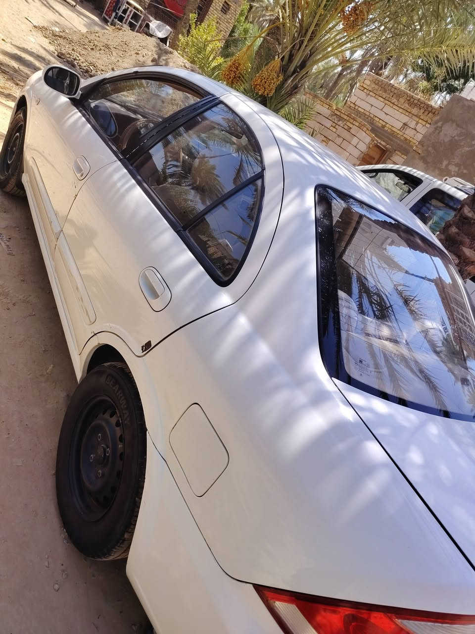 نيسان موديل 8 اوتو قبق اسود نصبتها كلش حلوة بيها بس جنطة والجاملغ الخلفي رقم نجف(***********)

