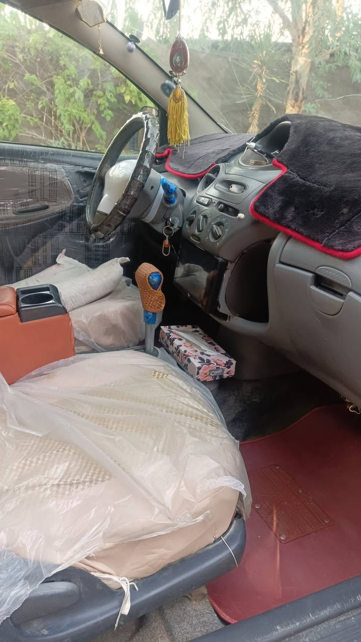 السلام عليكم كورلا موديل 2000 محرك بيه خيط بخار قليل وحدادية وسط مكان كربلاء طويريج السعر 23 وبيه مجال ***********
