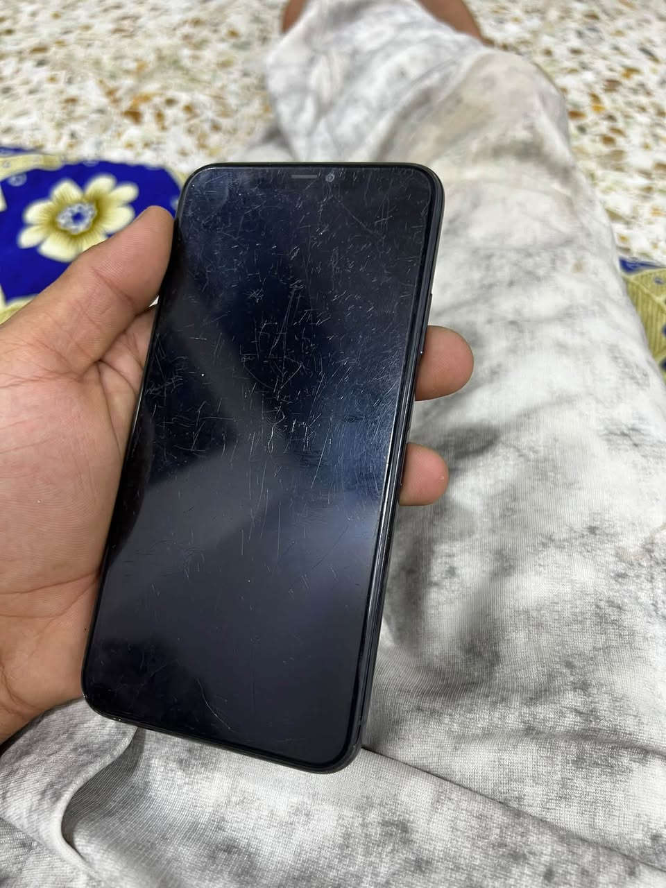 11por max
ذاكرة 256الجهاز مبدل شاشة اصلية واكف بي فيس ايدي والبطارية خدمة بطارية بلادية74 / 
الجهاز سعرة 250 وبي مجال ملاحضة الشاشة بيها شخوط..

نص مكتوب في الصور:
- 54 5:03 حالَة البِطاريَّة والشَّحن رسالة مهمة حول البطارية حالَة بِطاريَّة هذا الـ iPhone متدنية جدا. يمكن استبدال البطارية عن طريق أحد مزودي خدمة Apple المعتمَدين لاستعادة المستوى الكامل للأداء والقدرة. العثور على خيارات الخدمة... 74% الحد الأقصى للقدرة هذا قياس لقدرة البطارية مقارنة بقدرتها عندما كانت جديدة. قد تتسبب القدرة المنخفضة بتقليل ساعات الاستخدام بين عملية الشحن والأخرى. أقصى قدرة للأداء ستساعد الأنظمة المضمنة في النظام والمكونات في تخفيف آثار الأداء التي قد تلاحظها أثناء التقدم الكيميائي في عمر بطارية iPhone. شحن البطارية المحسن للحد من استنزاف عمر البطارية، يتعلم الـ iPhone من عادات الشحن اليومية، بحيث ينتظر ولا يتجاوز 80% حتى يحين موعد حاجتك إلى استخدامه.