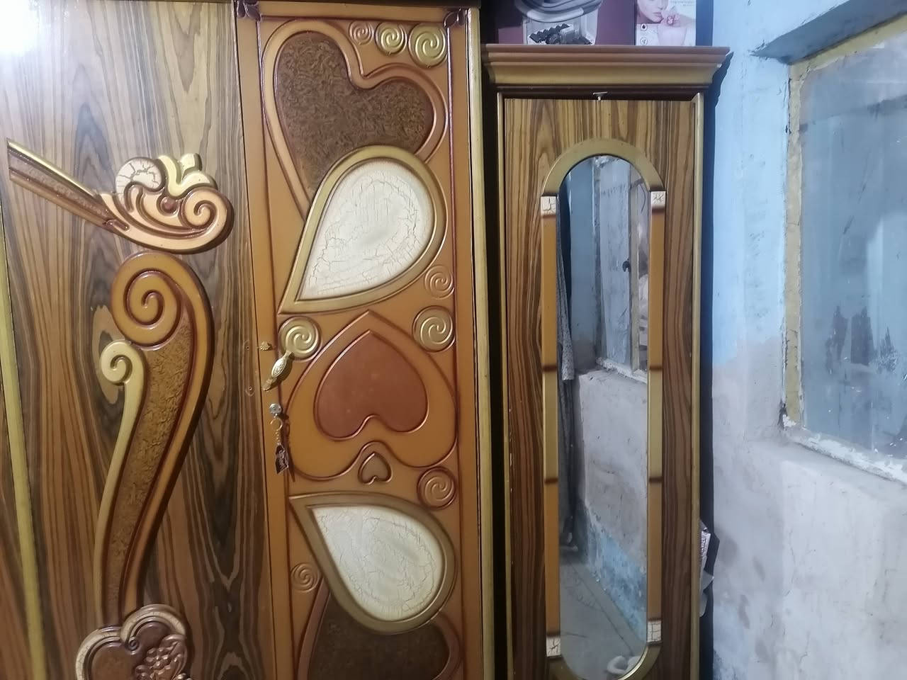 السلام عليكم يوجد غرفة اخشاب للبيع
للاستفسار ***********
