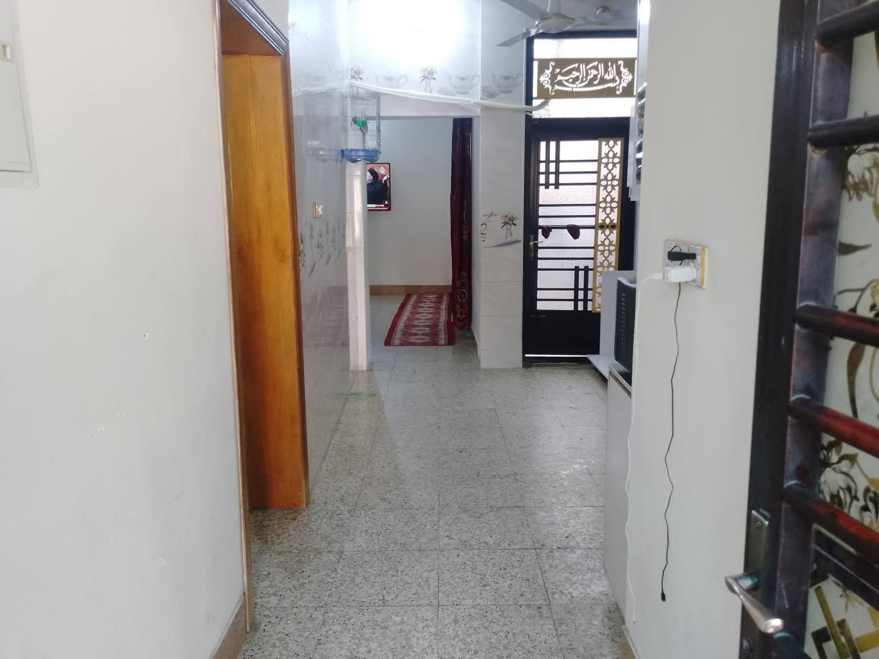 السلام عليكم ورحمة وبركاتة  بيت للبيع حي الغديرمقابل حي العامل و حديقة العلماء قبل جامع الغدير بسعر مناسب الإتصال على الهاتف المحمول *********** سوف نكون برسم الخدمه او من خلال مواقع التواصل واتساب مسنجر 
المساحة الكلية 
المساحة 150طابو صرف سند 25بسمي ماء كهرباء تسديد شهري ما مطلوب ربع الحمدلله  خدمات مستوصف جديد مدارس جديدة ابتدائي متوسطة انترنت وطنية ايرث مع ابراج شبكات 

 طابقين البناء سنة 2003 وتم إضافة بناء جديد سنة 2023

طارمت البيت 13متر 
البيت من المدخل باب البيت الا اخر البيت كاشي درجة أولى بغداد مجراي درجة أولى إرتفاع البيت ممتاز مقارنة بباقي المنازل المجاورة 

استقبال 4×4
صال4×5

مطبخ حار بارد 3×4
الغرفة عدد 3 فوق 2 تحت 1
حمام خارجي داخلي عدد 2

مناور عدد 2
سطح عدد 2
