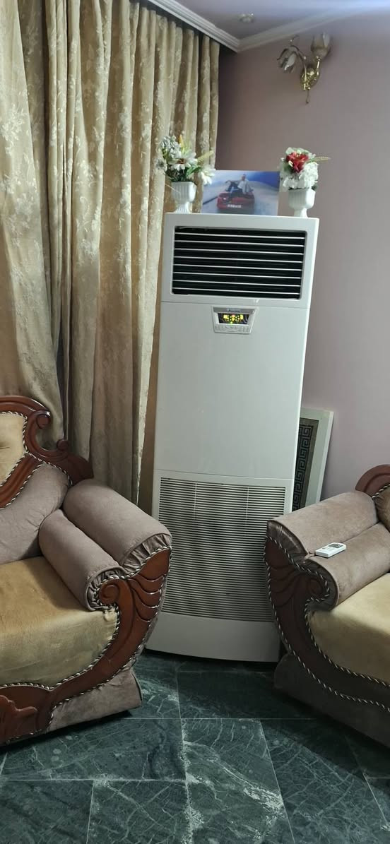 السلام عليكم
سبلت كنتوري3طن جنرال الاصلي مو تقليد  للبيع بسعر مناسب 550الف قفل وماكو هيج سعر  بس لان الي ياخذه هم راح يصلحه
الجهاز كلش نظيف وشغال وتبريده ثلج بس بي حاله صارت يشتغل  تقريبأ نص ساعه  ثيفصل التبريد .
وبعدين يرجع يشتغل .
جبت الفني فحصه .
مرا يكلي الكهرباء عدكم متذبذبه مو ثابته.  ومره يكلي دايصير بي انسداد لازم تتنظف الدوره مالته
ومسويلك فديو بالمنشور للتأكيد 
فقررت ابيعه ع هل الحطه يعني اكو بي خلل مثل ماكال الفني مالي 
مكاني بغداد الكرخ مقابيل معارض الجكوك
وهذا رقم 📱 ***********
