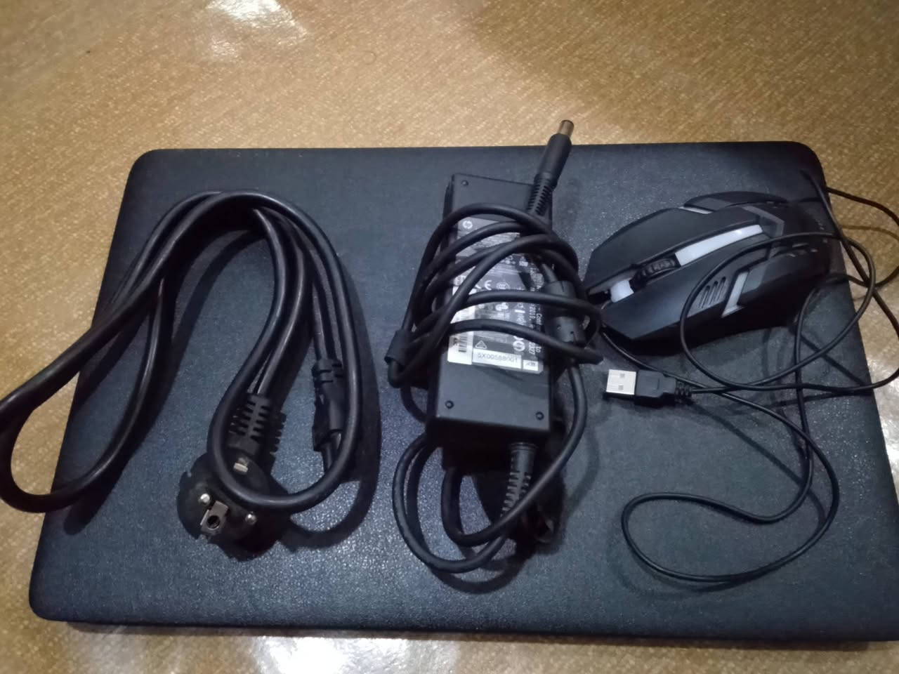 حاسبه hp موصفاته حلوه تفيد لدراسه كلشي وياه سعره 250و بيه مجال شرط تفحصه مابيه اي شي الشراي خاص واتساب فقط 
***********
