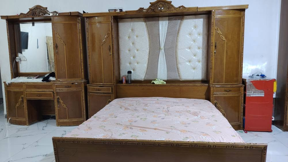 غرفة اخشاب عراقية طابقين الغرفة نظيفة  كما موضح بالصور  السعر ٩٠٠  للاتصال ***********. كربلاء, العراق
