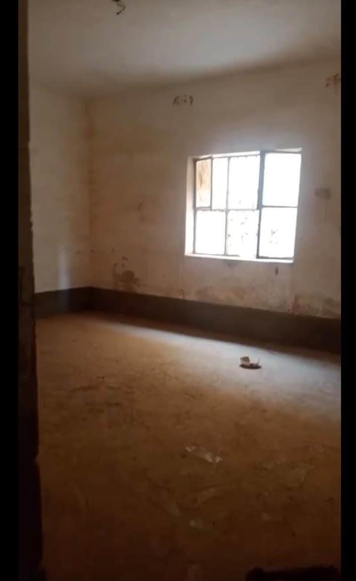 السلام عليكم ،
بيت للبيع في الصينية في حي الدهش مقابيل بيت سامي الطيار قريب من مدرسه احمد عرابي 

مساحة 300 م

بيه غرفتين مساحة كل غرفه 4 في 5 

مطبخ واستقبال 

السعر: 30 مليون وبيه مجال 

الاتصال بالرقم : ***********
