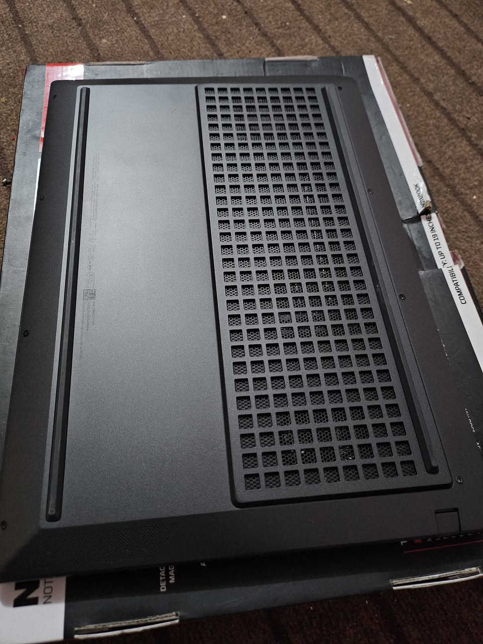 السلام عليكم 
لابتوب للبيع  استخدام قليل 
موديل hp victus 16 rtx 4070 
المواصفات 
Ryzen 7 8845hs 
Ram 16gb 5600hz 2slot قطعتين 
Rtx 4070 130w 
Ssd 512gb nvme 
Screen 16.1 1080p 144hz dsr 
نظام تبريد قوي 
لابتوب جدا نظيف ومستخدم قليل 
ويا جنطة وشاحنة الاصلية 
توصيل موجود
سعر مليون و 750 الف 
رقمي ***********
