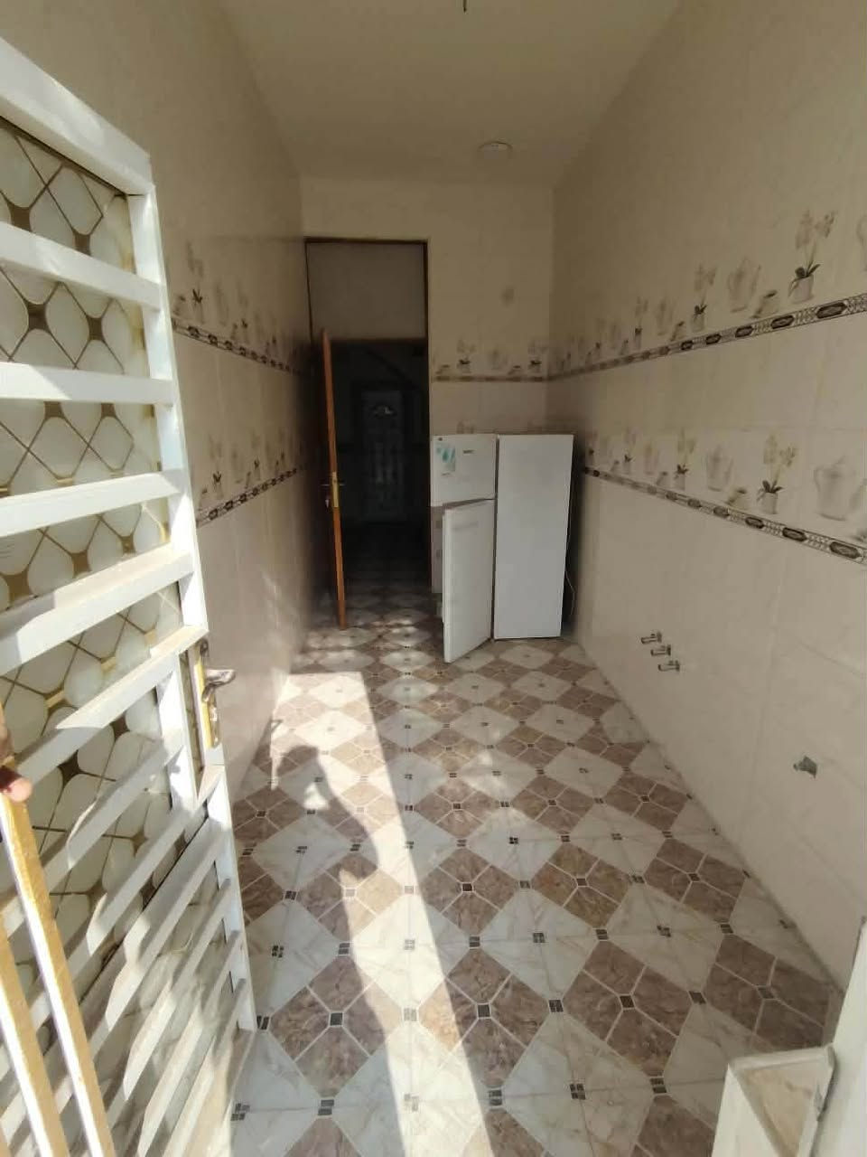 🏠/ دار للبيع المساحة ١٠٠ م طابو زراعي سند ٢٥ 

                      الواجهة ٥ م / النزال ٢٠ م

🧱/ بناء حديث غير مسكون ( تسليم مباشر ) 

الطابق الاول/ مطبخ . استقبال . هول . غرفة نوم. مجمع صحيات داخلية وخارجية. گراج 

الطابق الثاني/ غرفة نوم . هول . مجمع صحيات 

🌏الموقع / حلة  شارع الحسينية ٢ خلف لحوم سفينة النجاة خلف التجاري 

⭕️نستقبل جميع عروضكم السكنية و التجارية والزراعية في جميع مناطق الحلة 

لمعرفة السعر مراسلة الصفحة او مراجعة مكتب 

بشار للعقار والمقاولات شارع ٦٠ بداية شارع الحسينية 

***********                   ***********
