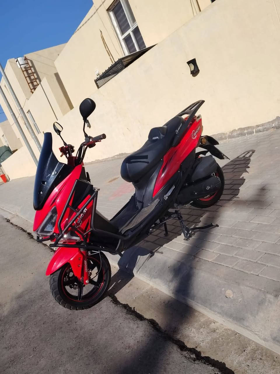 السلام عليكم دراجه سترونك كوست موديل 2025 دارجه جديده مثل ما واضح بل صوره الدراجه ماشيه 1300 محرك 150cc بيها بصمتين تشغيل عن بعد وبيها جهاز إنذار الدراجه كلش جديده وحلوه وما مستعمله كلش قليل   الرقم للاستفسار ***********
