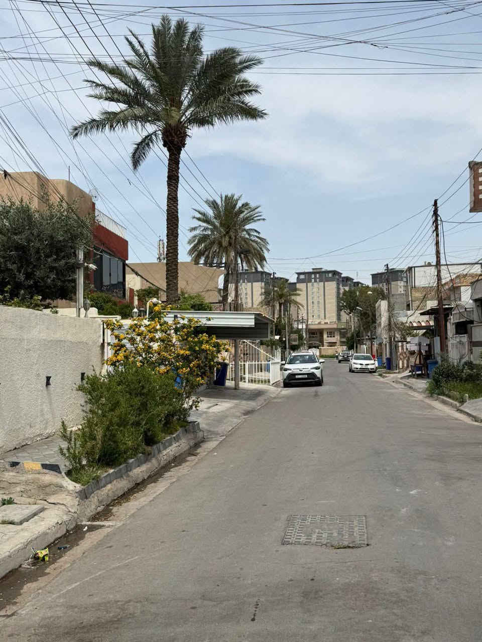 السلام عليكم ورحمه الله وبركاته للبيع للبيع يوجد لدينا مشتمل 100 متر في منطقه حي الجهاد الطائي المربع الذهبي مقابيل مجمع النسيم يحتوي على غرفتين نوم+غرف نوم اطفال وصاله ومطبخ وخدمات قريب عله الشارع التجاري هاتف *********** @إشارة
