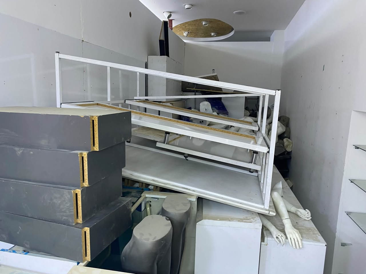 ميوزه مال بوثات داخل مول  وايضا ميوزه ديكوات وجام تعال شوف وقيم وأخذ
