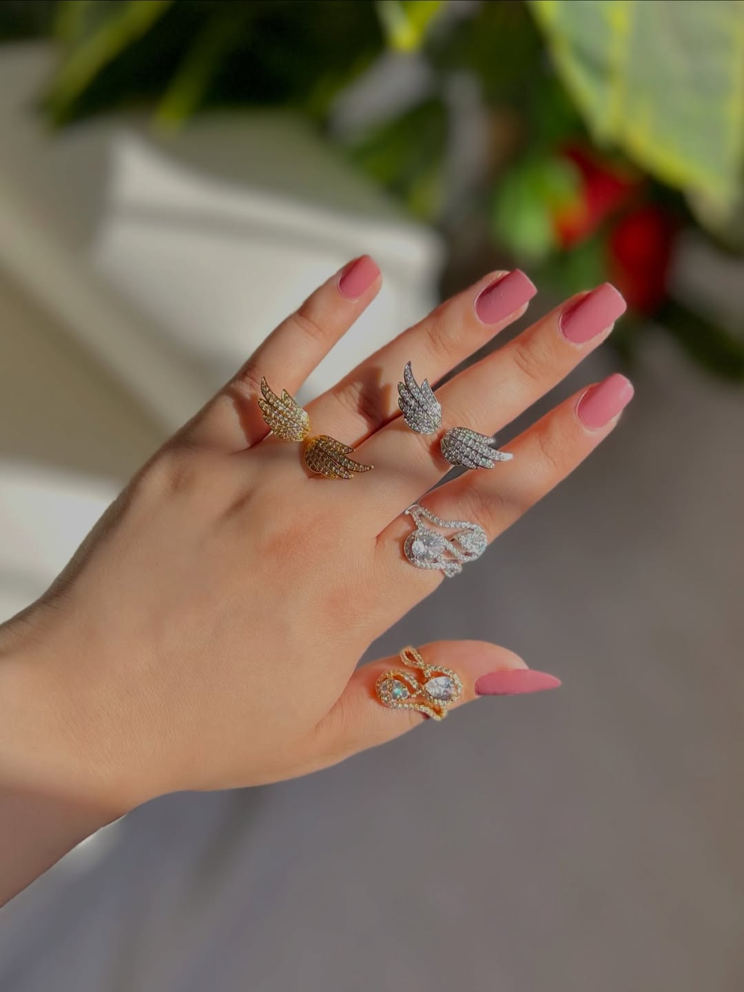 محابس زاركون فري سايز يجننون🥺🎀

نص مكتوب في الصور:
- الجمال يلي تستاهلة أيدج 🏯🥺
- اقلبي للموديلات 🦋👍