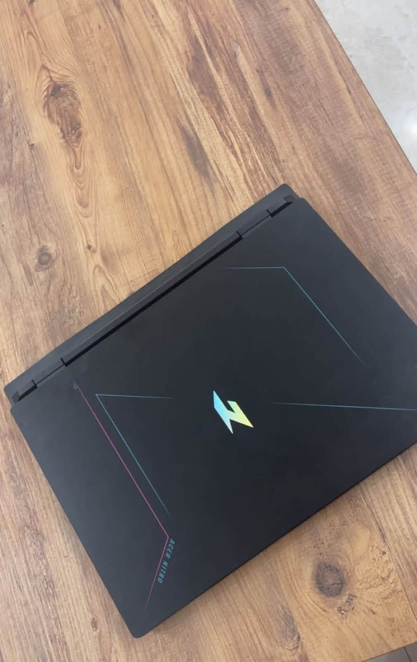 � للبيع Acer Nitro V AN16-41 🔥

لابتوب قوي جداً ومناسب للألعاب، المونتاج، التصميم والبرامج الهندسية.

💻 المواصفات:
• المعالج: AMD Ryzen 7 7840HS
• كرت الشاشة: NVIDIA GeForce RTX 4070 – 8GB
• الرام: 16GB DDR5 بسرعة 5600MT/s
• التخزين: 1TB SSD
• الشاشة: 16 إنج WQXGA
• التردد: 165Hz
• الاستجابة: 3ms
• يدعم NVIDIA G-SYNC

✅ يشغل الألعاب الثقيلة بسلاسة
✅ ممتاز للمونتاج والتصميم والبرامج الهندسية
✅ الجهاز استخدام نظيف جداً
✅ الكيبورد إنكليزي ويمكن إضافة أحرف عربية

💰 السعر: على الخاص

📲 للتواصل واتساب:
***********
