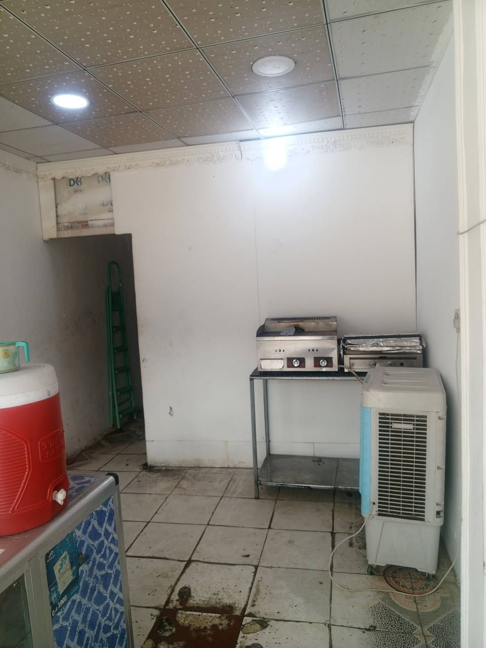 لسلام عليكم اخوان
كافتريا للبيع جاهزه وكاملة مكملة مجرد تجيب غراظك وتشتغل
كاملة من ناحية الشوايات والكابسات
سبب البيع ينرادلها وقت فراغ
اذا تردون بس الغراض عادي أبيعها
والكافتريا جانت تشتغل خير من الله
الموقع كربلاء شارع نهر الهنيديه
والسعر كلش مناسب ***********
