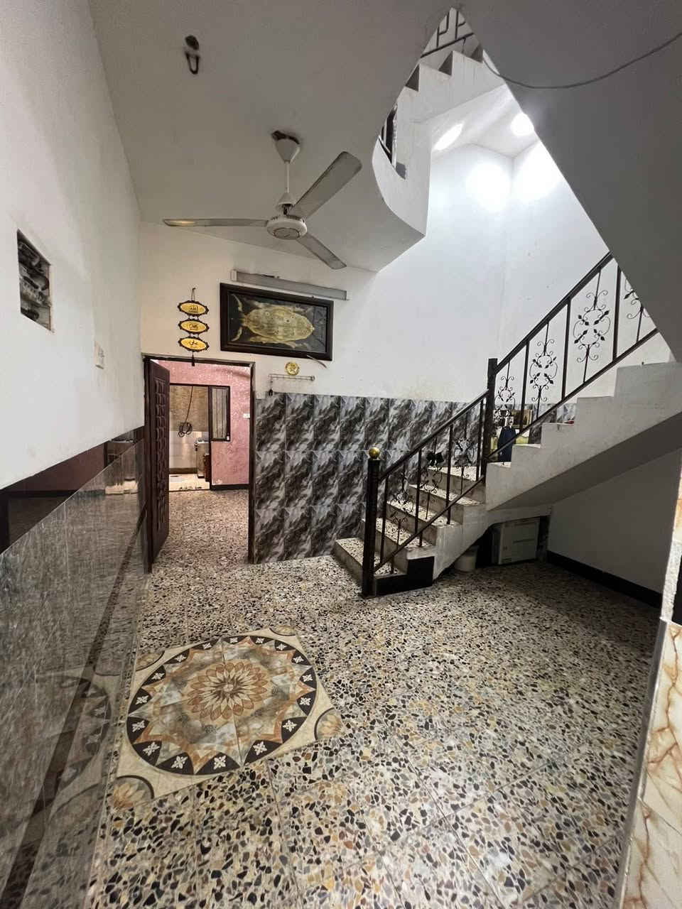 🏡✨ للبيع بيت مميز في منطقة البلديات – شارع المصرف (زراعي) ✨🏡
📍 موقع مميز جداً
في فرع جامع السيد كاظم الفاضلي، والفرع عريض وقريب من الطابو.
📐 مساحة العقار: 100 متر
🏠 البيت طابقين ومناسب للسكن العائلي.
🔹 يتكون من: • كراج وصحيات خارجية
• استقبال واسع
• صالة
• 3 غرف
• مطبخ
• صحيات عدد 2 في كل طابق
• بيتونة
⭐ موقع جيد + مساحة مناسبة + بناء طابقين
💰 السعر والاستفسار يكون عن طريق الاتصال مباشرة:
📞 ***********
📞 ***********
📌 للجادين فقط، يرجى التواصل على الأرقام أعلاه.
