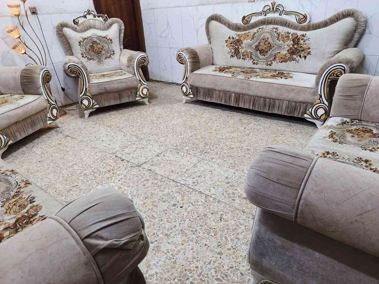 تخم ملكي تكمه نظيف جدا 10مقاعد ب320 الف وبي مجال المكان الوشاش *********** يوجد توصيل بكروة يوجد واتس اب
