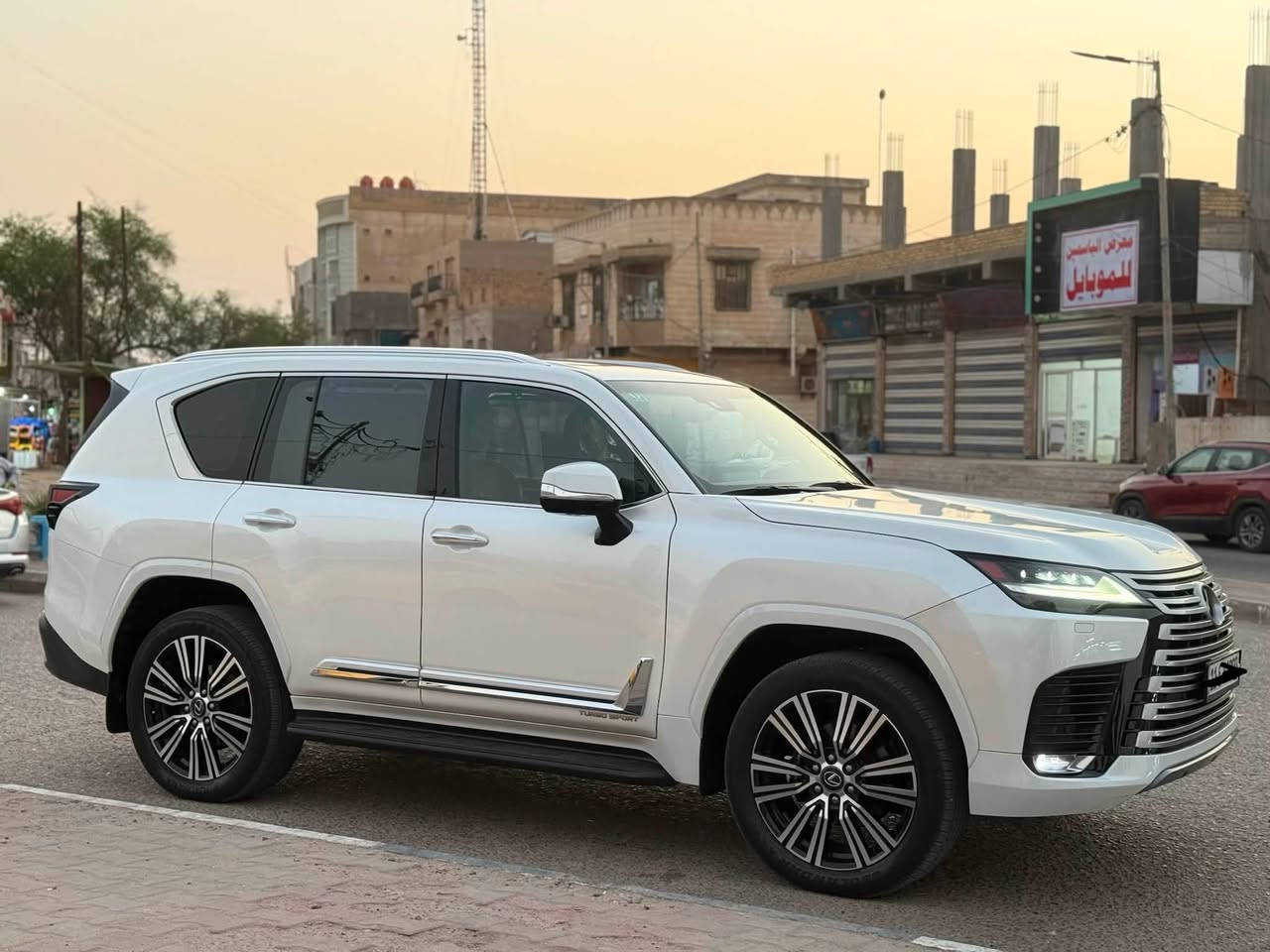 🚘 لكزس LX 2024 بلاتينيوم – Elite

🔹 الموديل: 2024
🔹 اللون: أبيض
🔹 الفئة: بلاتينيوم – Elite
🔹 العداد: 27,000 كم
🔹 الرقم: بغداد دولي
🔹 الحالة: نظيفة جداً
🔹 مكفولة كفالة عامة
🔹 فول مواصفات / أعلى فئة

✨ مواصفات وتجهيزات فخمة:
• جلد فاخر
• كراسي كهربائية مع ذاكرة
• تدفئة وتبريد المقاعد
• كراسي خلفية كهربائية
• فتحة سقف
• باب خلفي كهربائي
• بصمة وتشغيل ذكي
• كاميرا 360°
• حساسات أمامية وخلفية
• رادار أمامي
• مراقبة النقطة العمياء
• شاشة ونظام ملاحة
• Head-Up Display
• مقود كهربائي مع تدفئة
• تشغيل عن بُعد
• نظام تعليق هوائي
• إضاءة LED
• 12 وسادة هوائية
• مواصفات خليجية
• السيارة بحالة ممتازة
• ⁠المكان السماوه المركز المدينه 
• ⁠علما بيع مستعجل مستعجل 
• ⁠للاستفسار ***********

