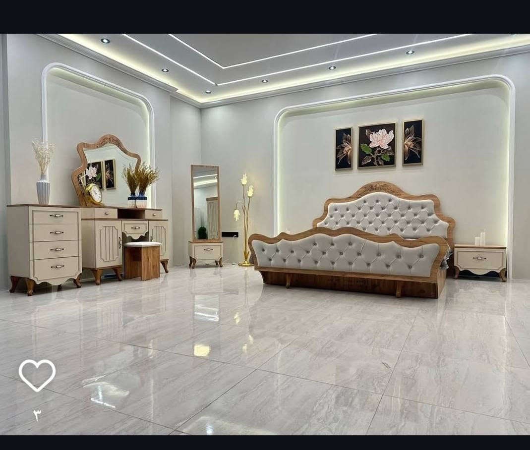 السلام عليكم الغرفه للبيع استخدام شهر بعدها بجيسها الجرارات ما مفتوحه ريحه الخشب بعدهي بيها لا كسر ولا شخط ولا زلغ ابد بعدهي زبده اريدها بمليون و٢٠٠ الجديده مالتها بمليون و٩٥٠ وبلمليونين مكاني بصره***********

نص مكتوب في الصور:
- 1/2
- ۳