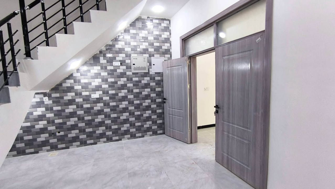 🏠دار للبيع مساحه ١٠٥ متر
مواصفات الدار 

صالتين 
غرف نوم 3 
مطبخ 
استقبال 
صحيات داخليه خارجيه 
طـابو صرف بناء كونكريت 

بنـاء حديث غيـر مسكون جاهز للسكن 

عنوان الدار حي الفرات خلف كليه الطب 
للاستفسار اكثر خاص 
او الاتصال ***********
