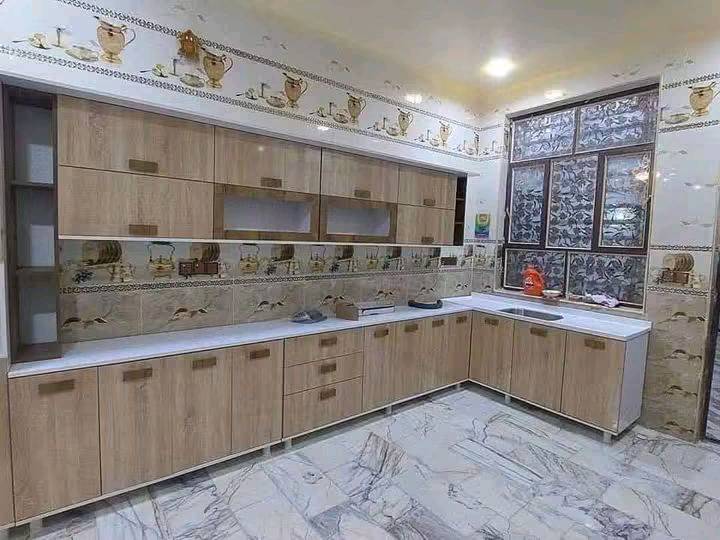 كاونتر خشب تركي MDF ضمان اربع سنوات مغلف طبقتين ميلامين يعني ضد المي والحراره والرطوبه سعر المترين ارضي ومترين ملحق وسنك متر ونص مرمر ٦٠٠. الف ضمان اربع سنوات